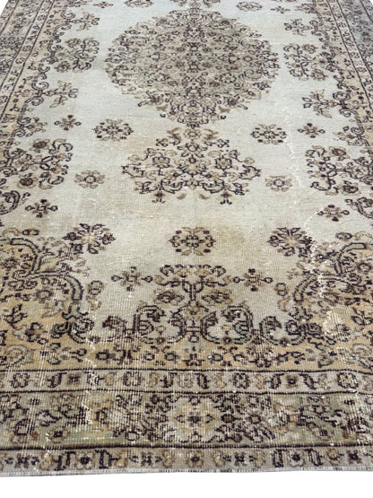 Artisan Angelina  Lt.Rose Ivory Vintage Knotted Rug