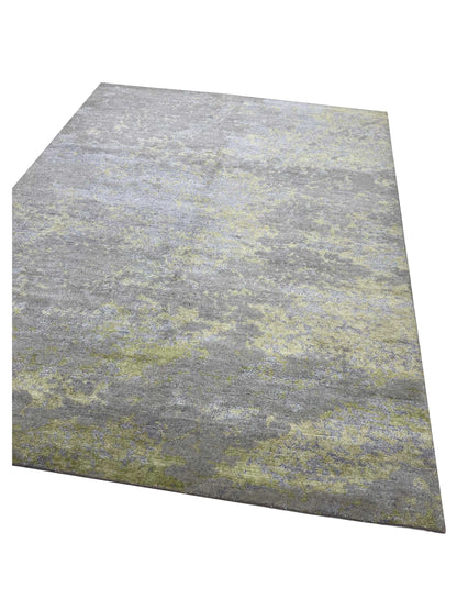 Artisan Toni White Green Knotted Rug