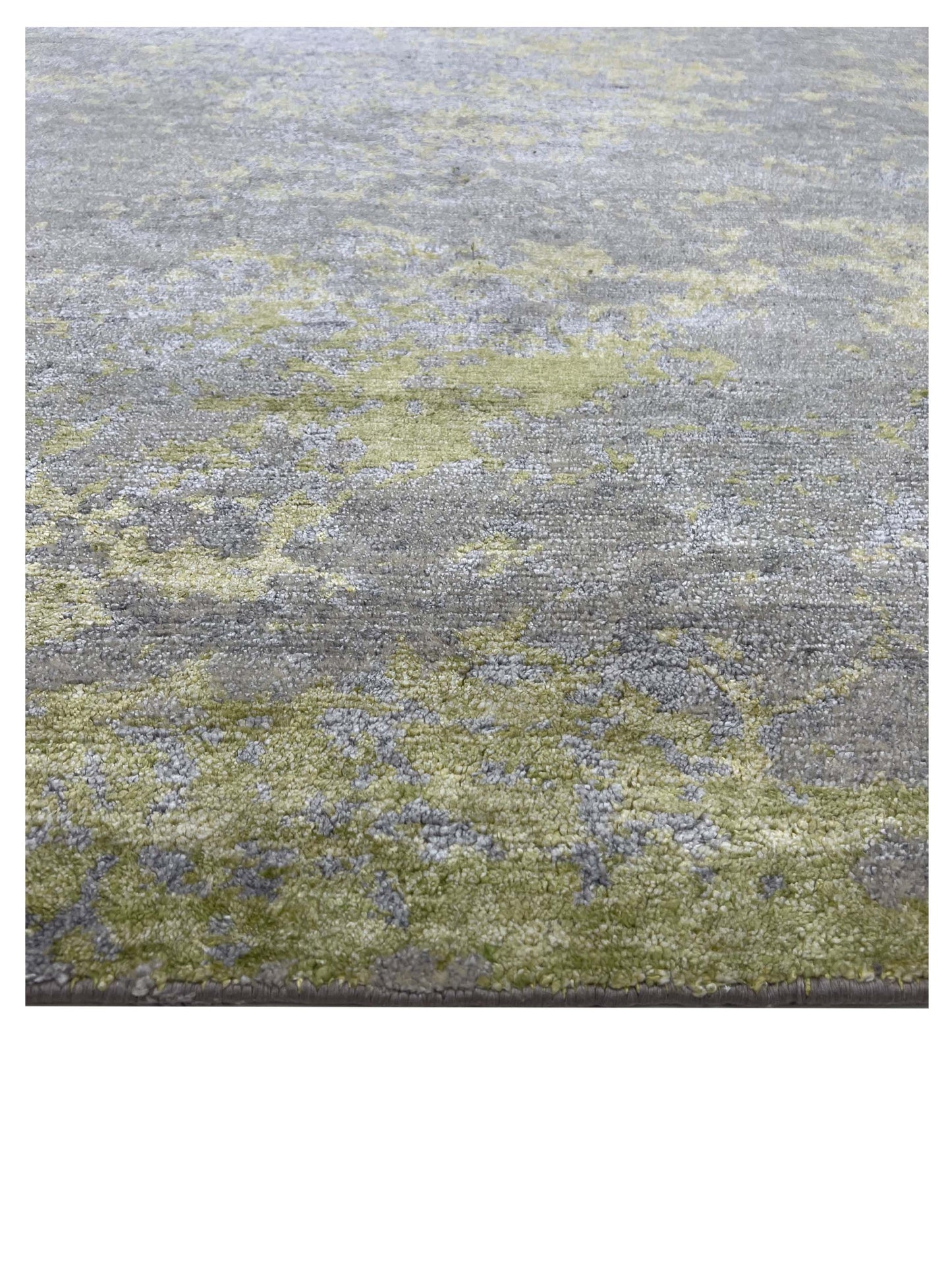 Artisan Toni White Green Knotted Rug