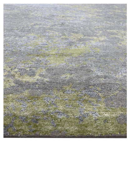 Artisan Toni White Green Knotted Rug