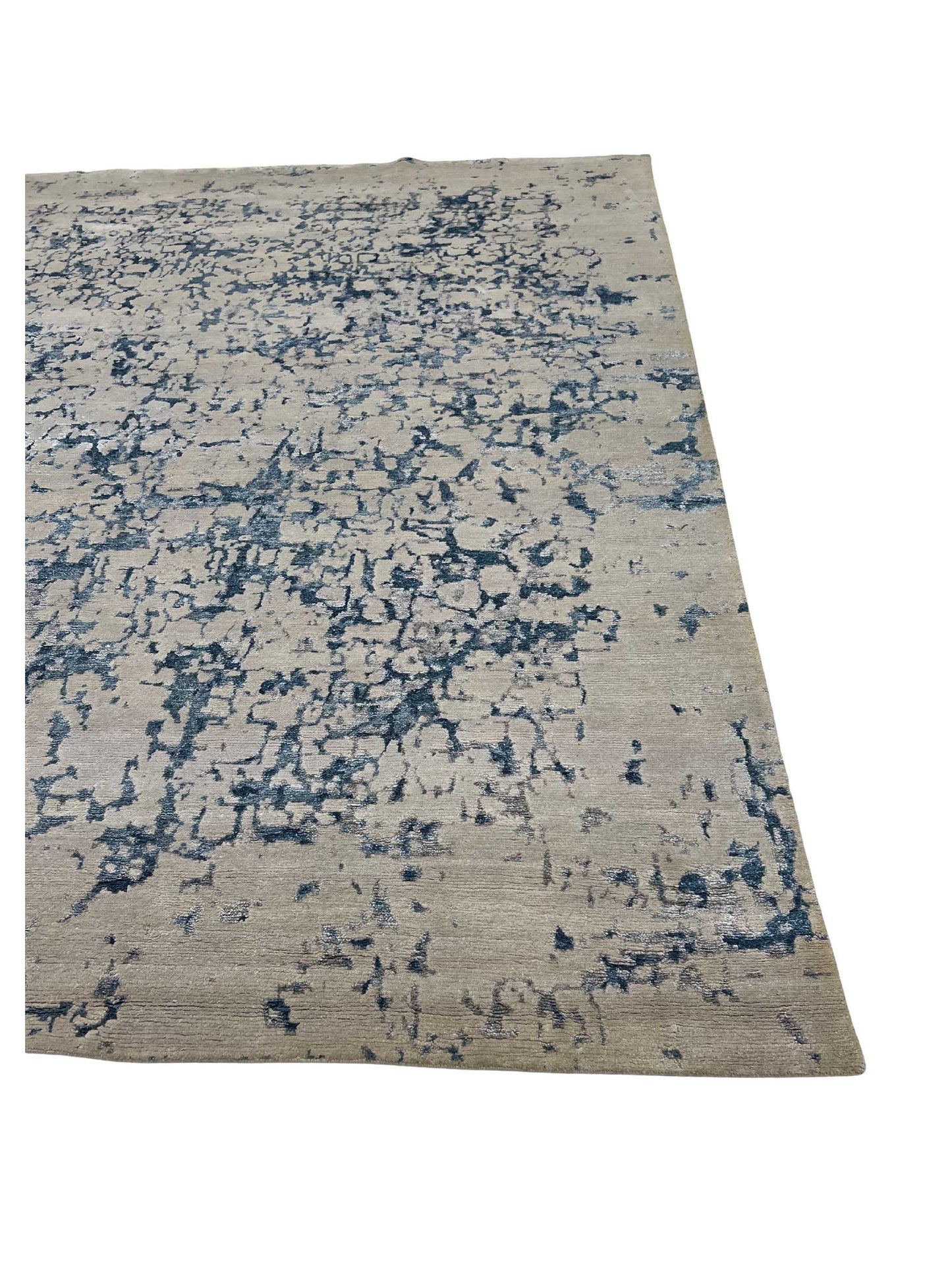Artisan Toni Silver Blue Knotted Rug