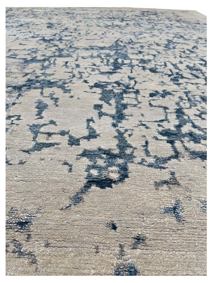 Artisan Toni Silver Blue Knotted Rug