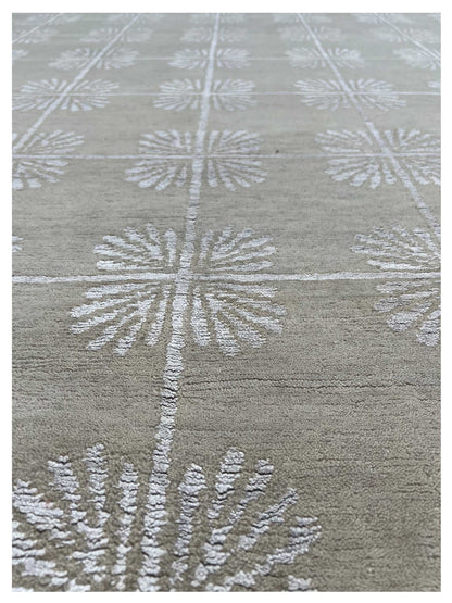 Artisan Toni Beige Silver Knotted Rug
