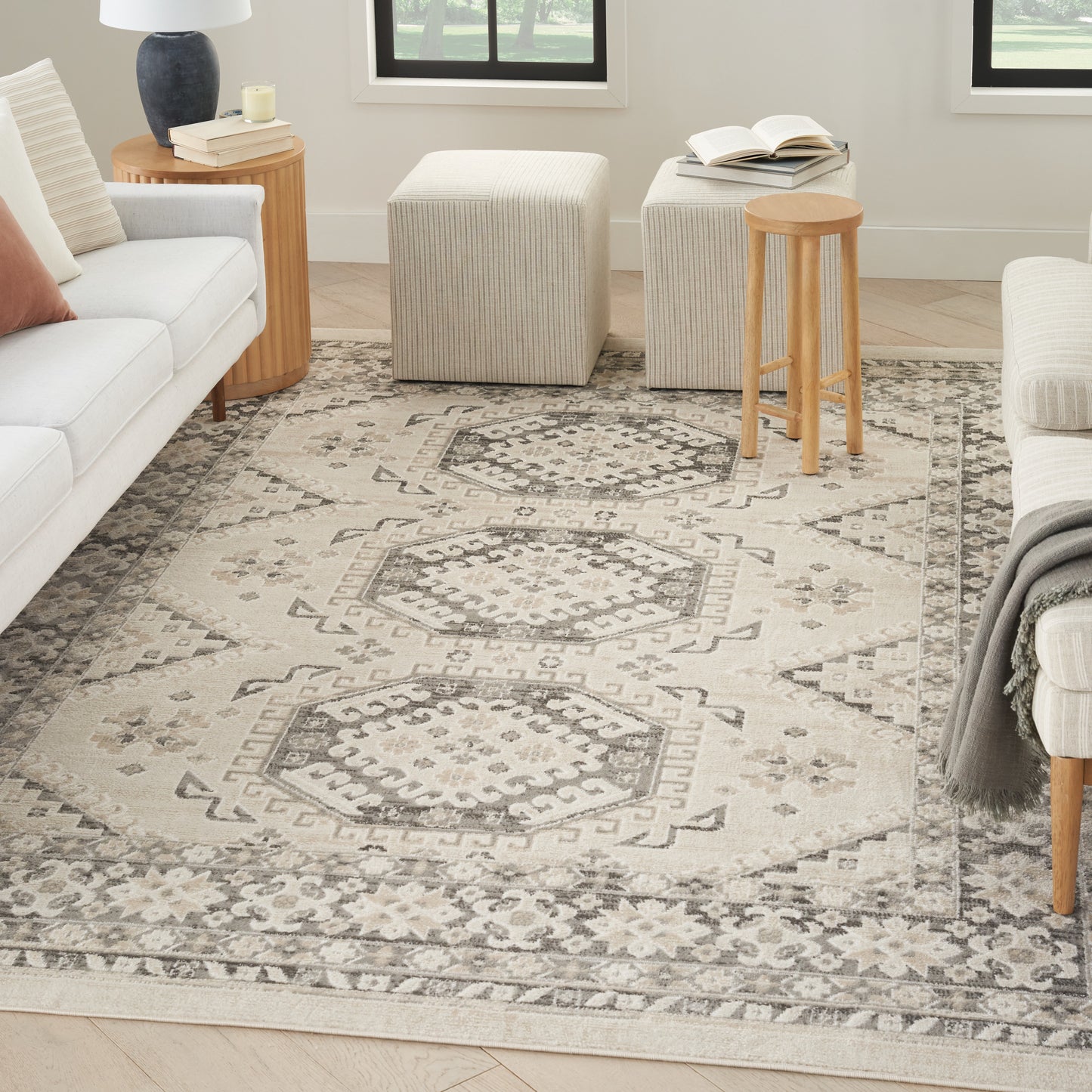 Nourison Home Serenity Home  Ivory Grey  Traditional
