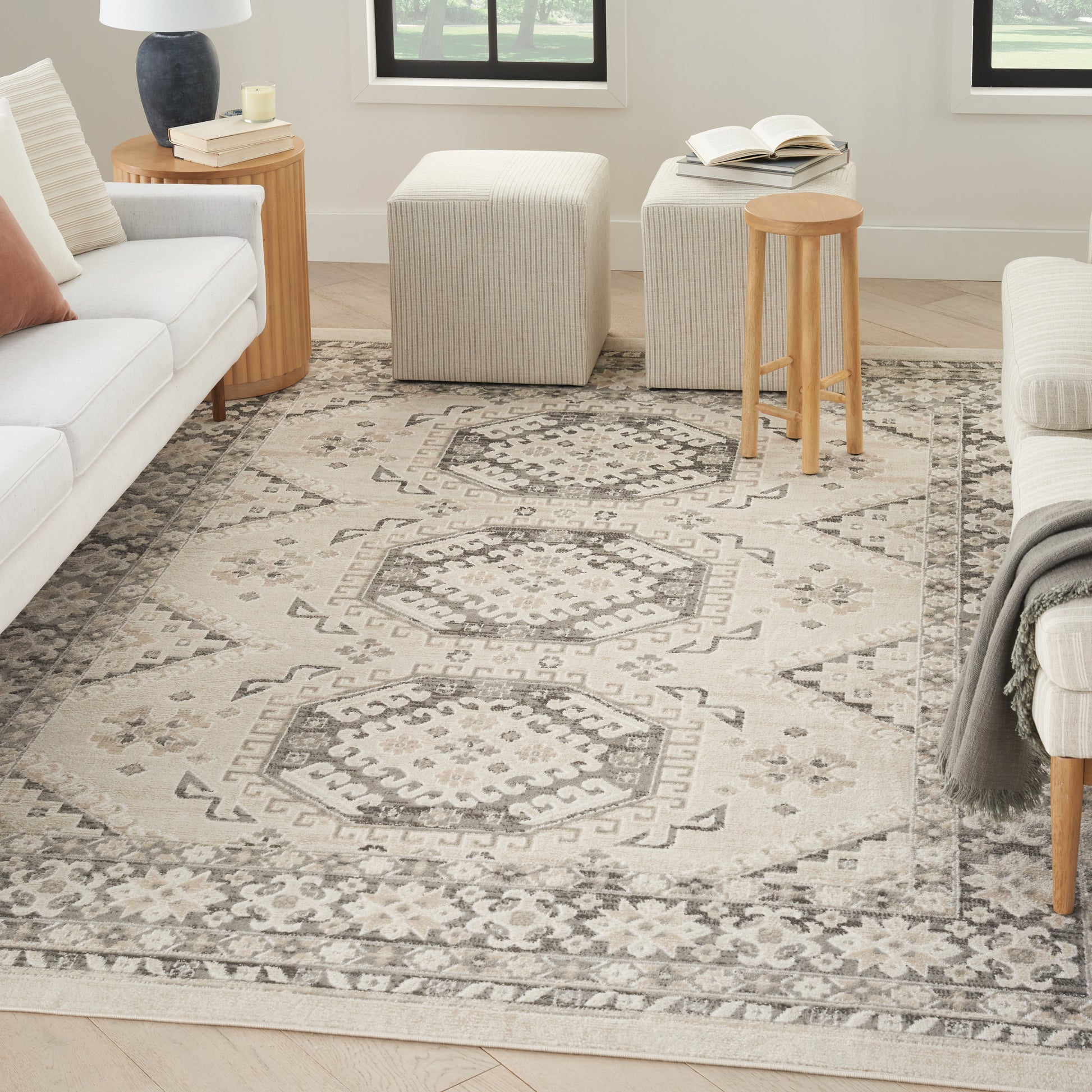 Nourison Home Serenity Home  Ivory Grey  Traditional