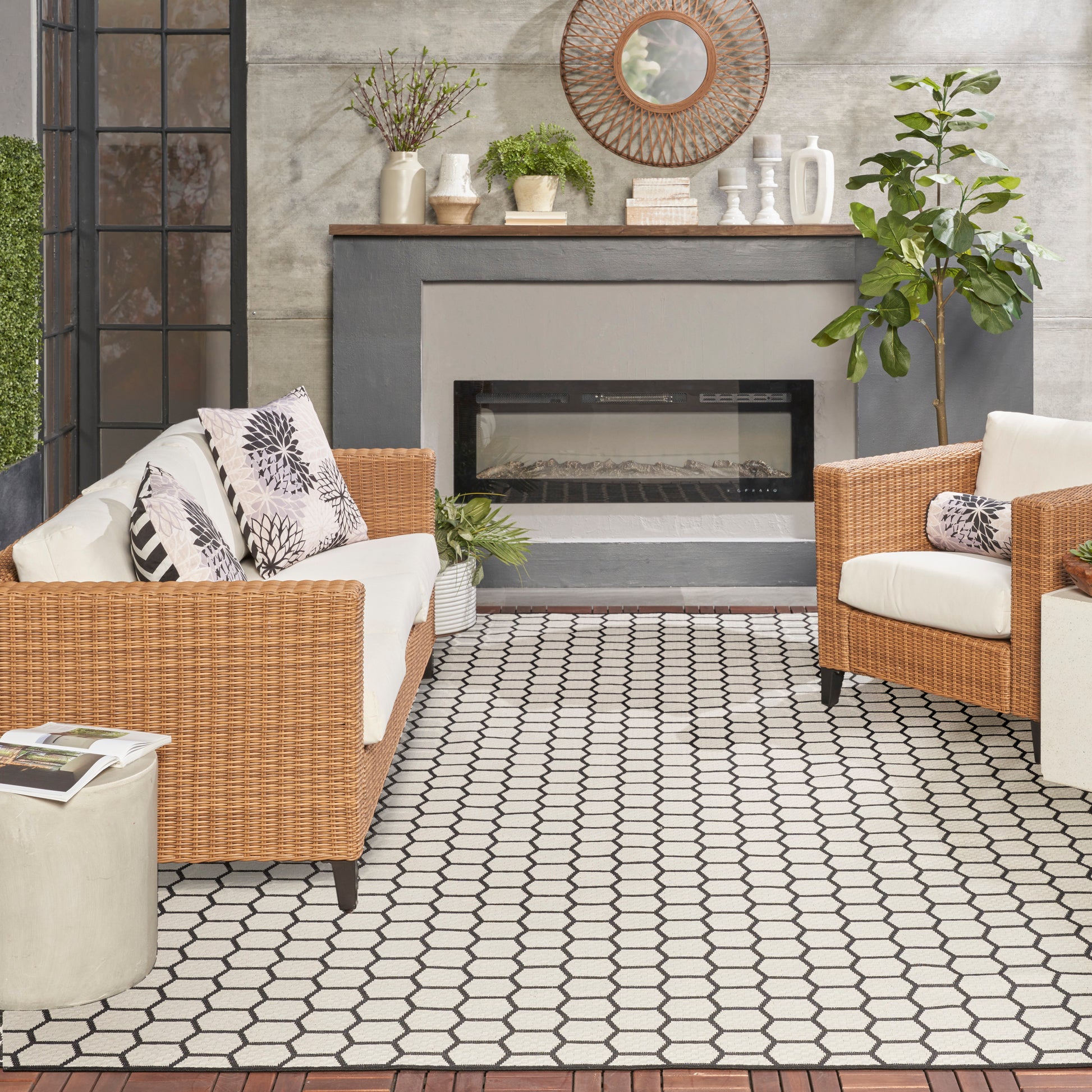 Nourison Home Twist Reversible  Black  Contemporary