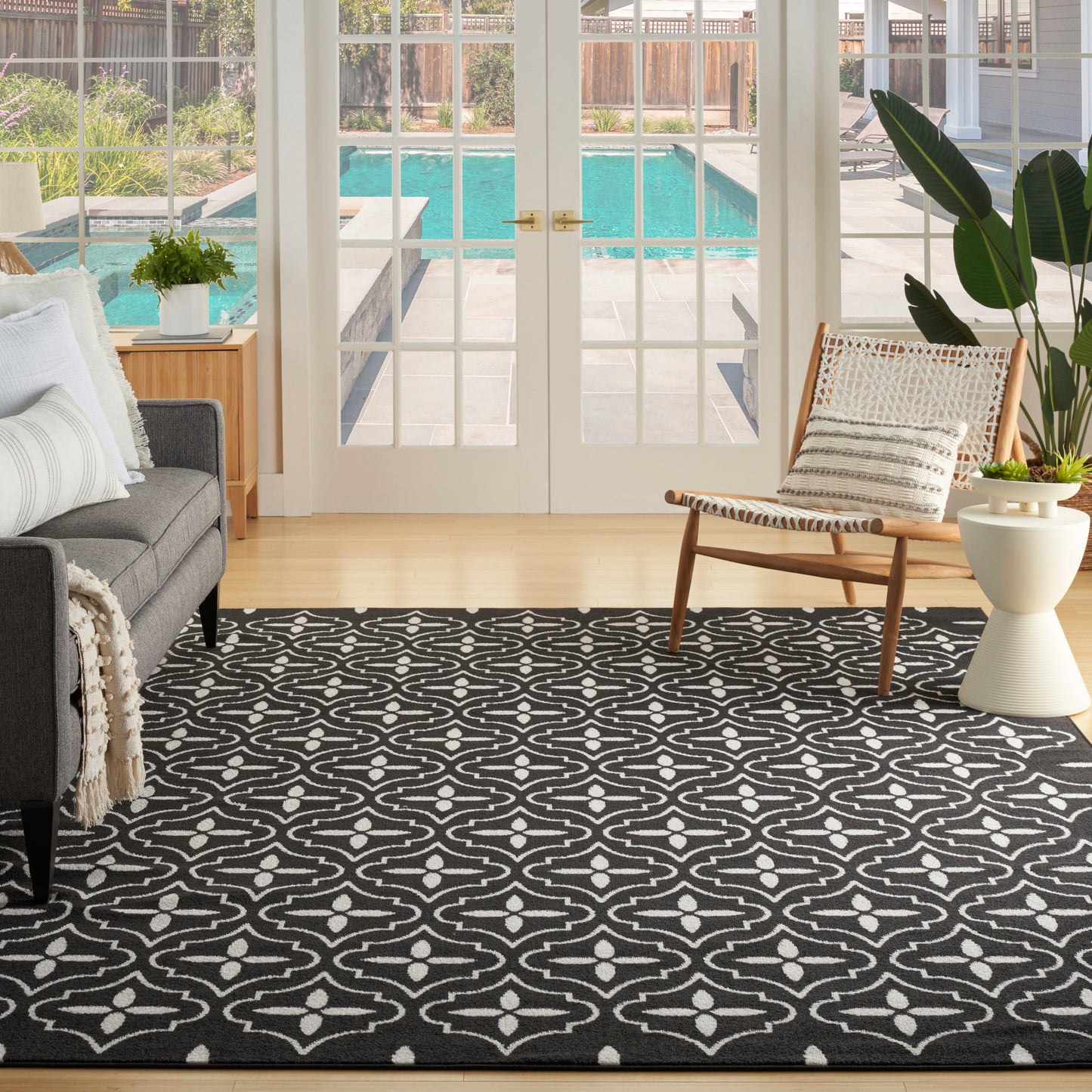 Nourison Home Nourison Essentials  Black Ivory  Contemporary