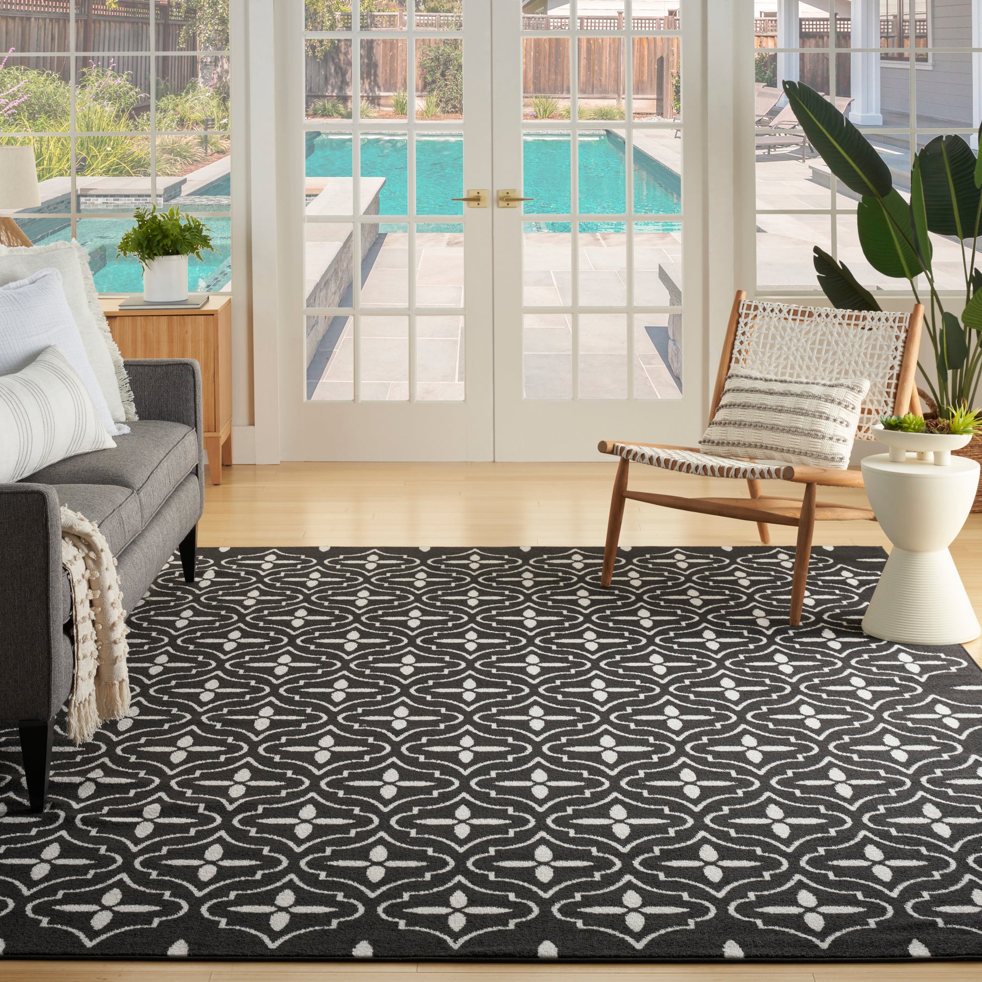 Nourison Home Nourison Essentials  Black Ivory  Contemporary