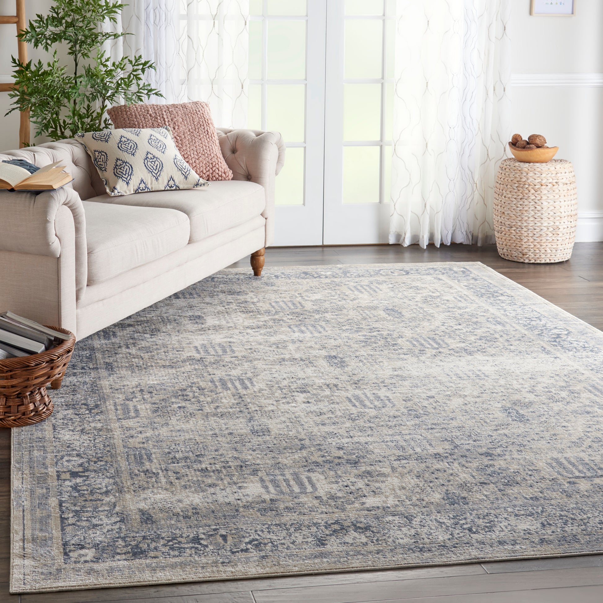 Nourison Home Malta  Ivory Blue  Traditional