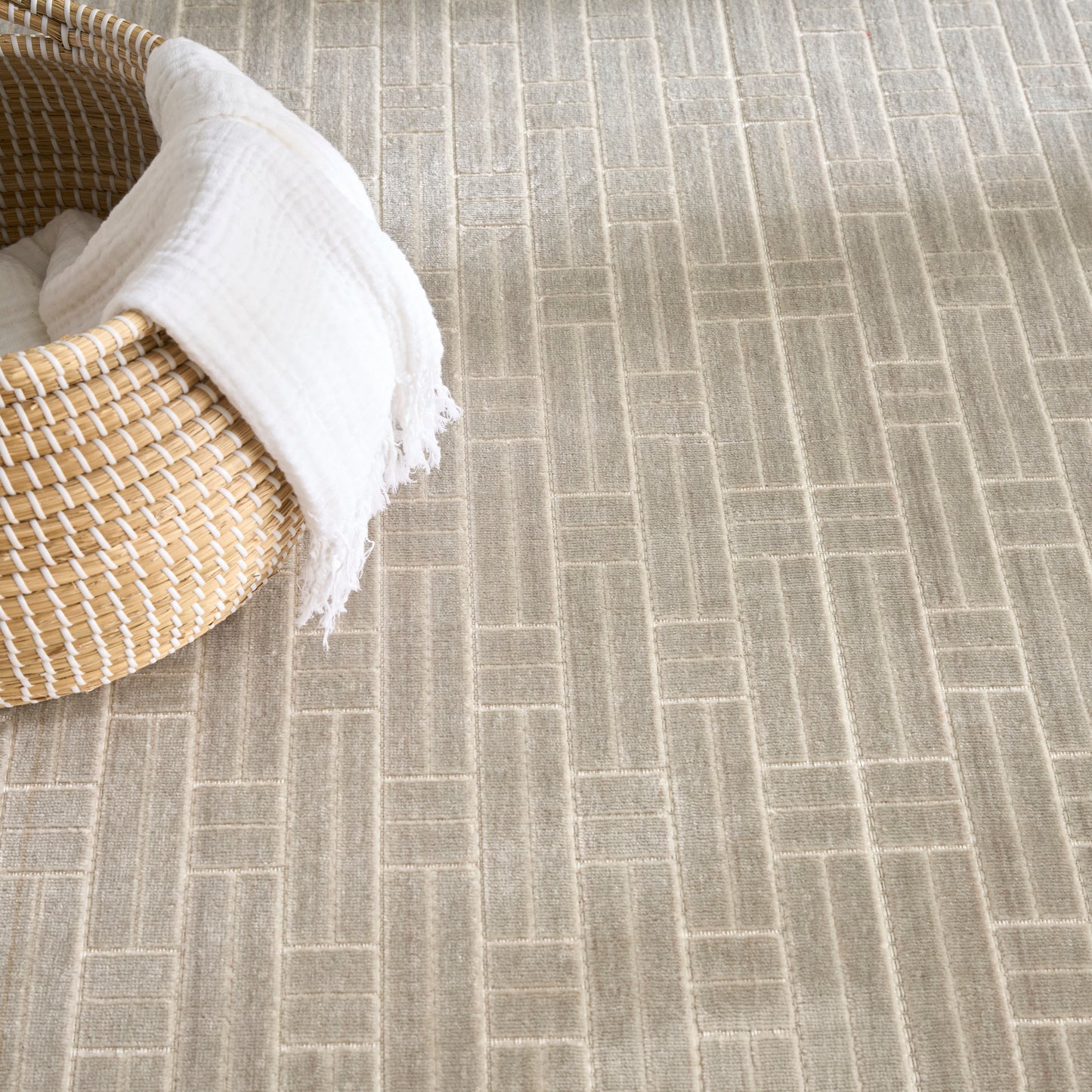 Nourison Home Washable Charm  Silver Ivory  Contemporary