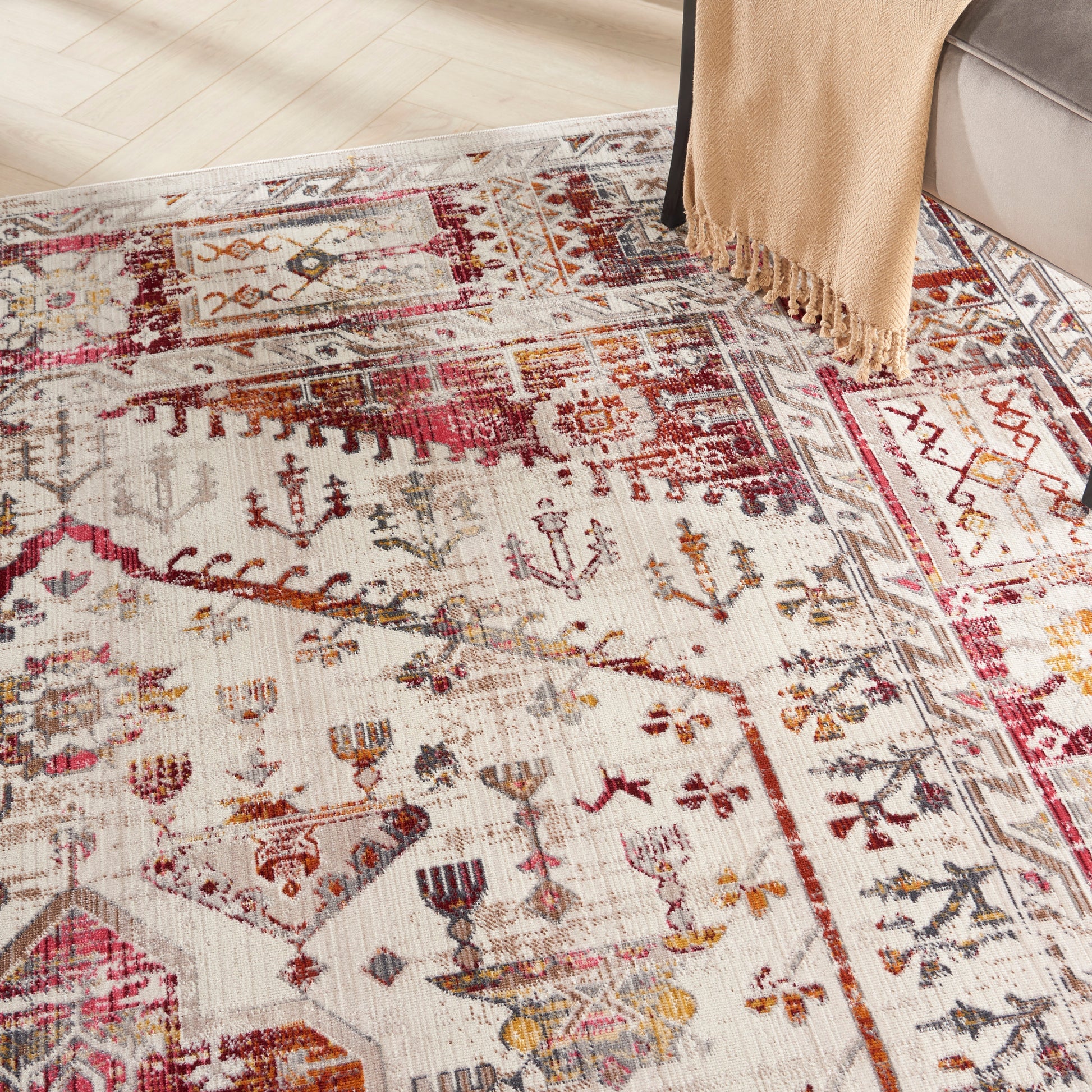 Nourison Home Vintage Kashan  Ivory Red  Traditional