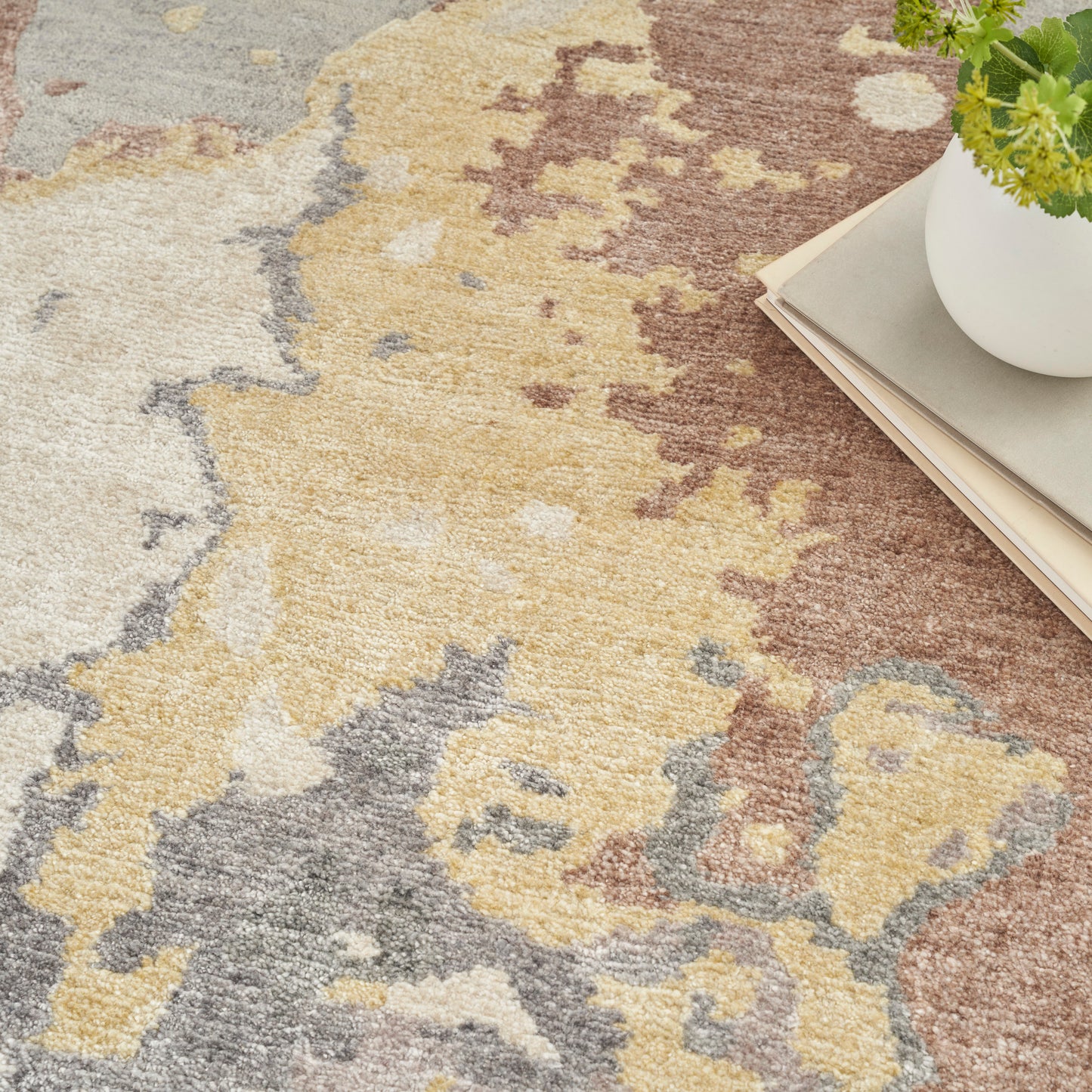 Nourison Home Silk Shadows  Silver  Contemporary