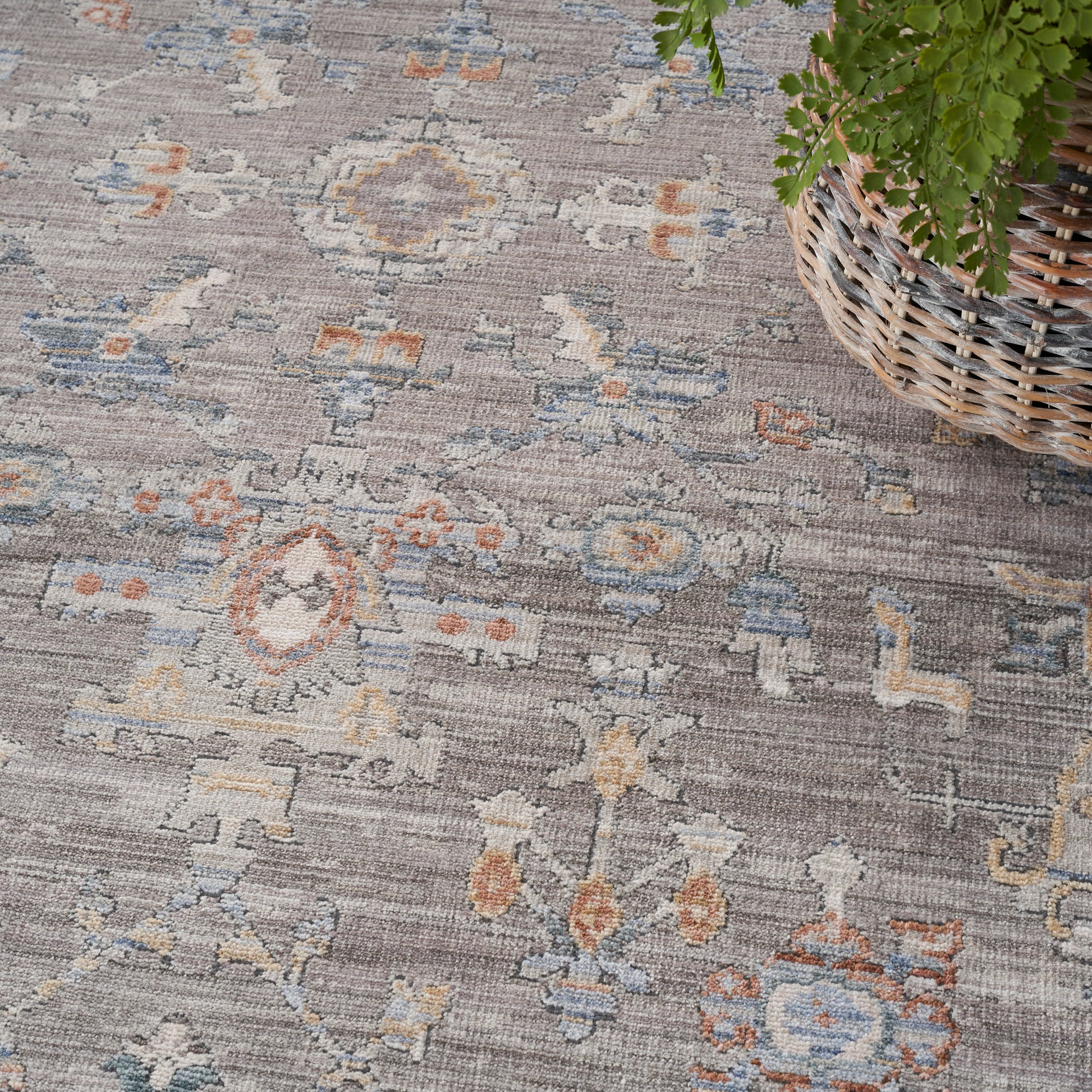 Nourison Home Elegant Heirlooms  Grey  Traditional