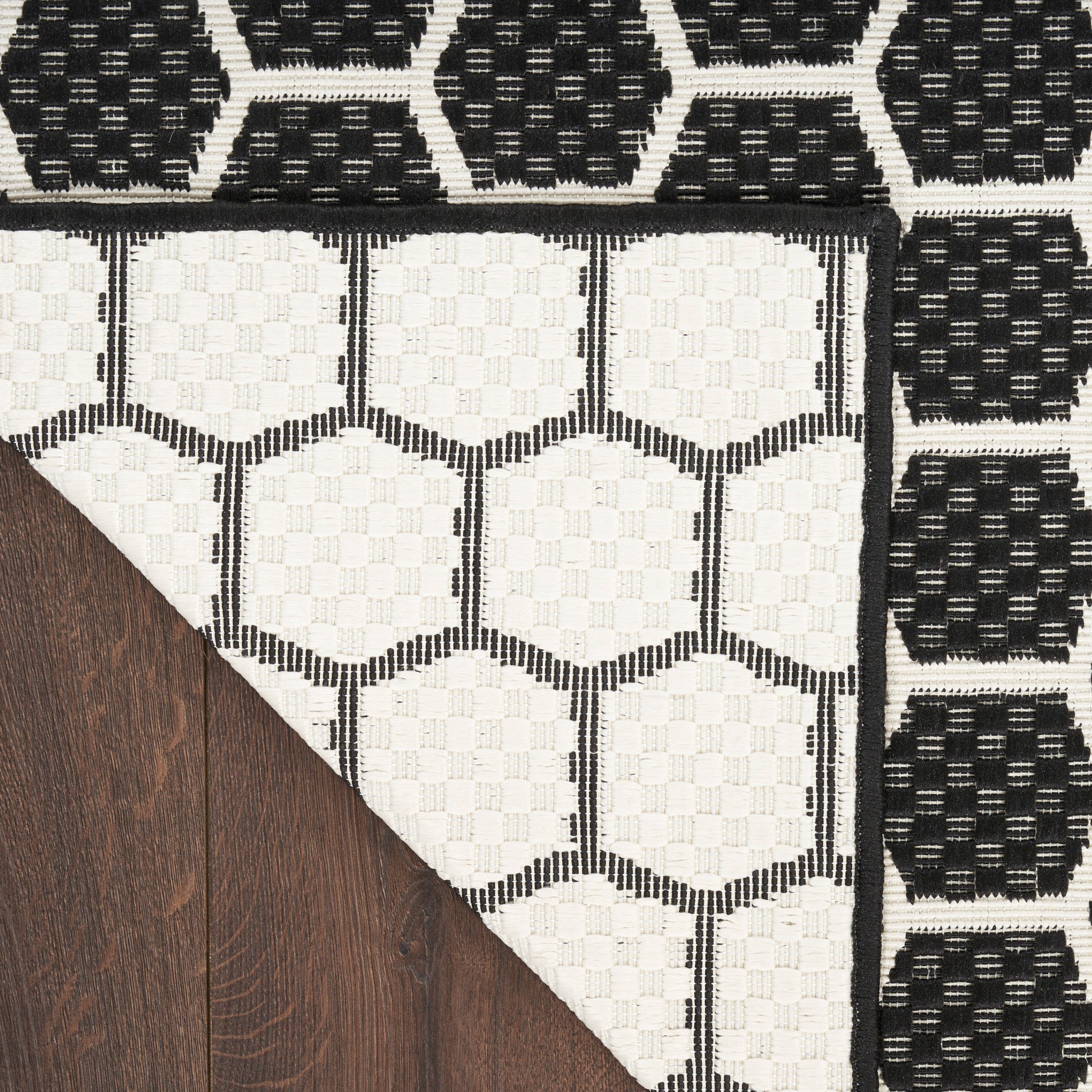 Nourison Home Twist Reversible  Black  Contemporary