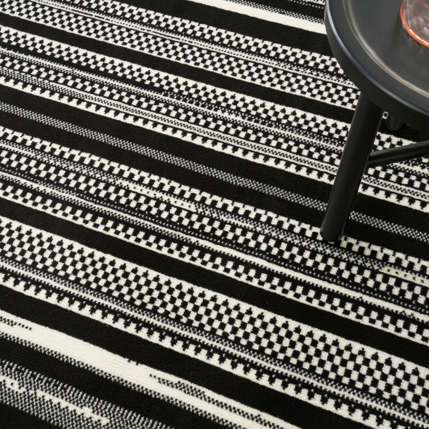 Nourison Home Grafix  Black White  Contemporary