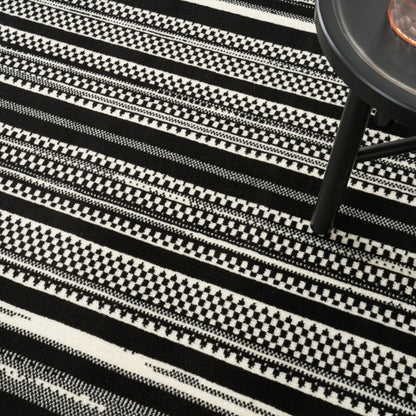 Nourison Home Grafix  Black White  Contemporary