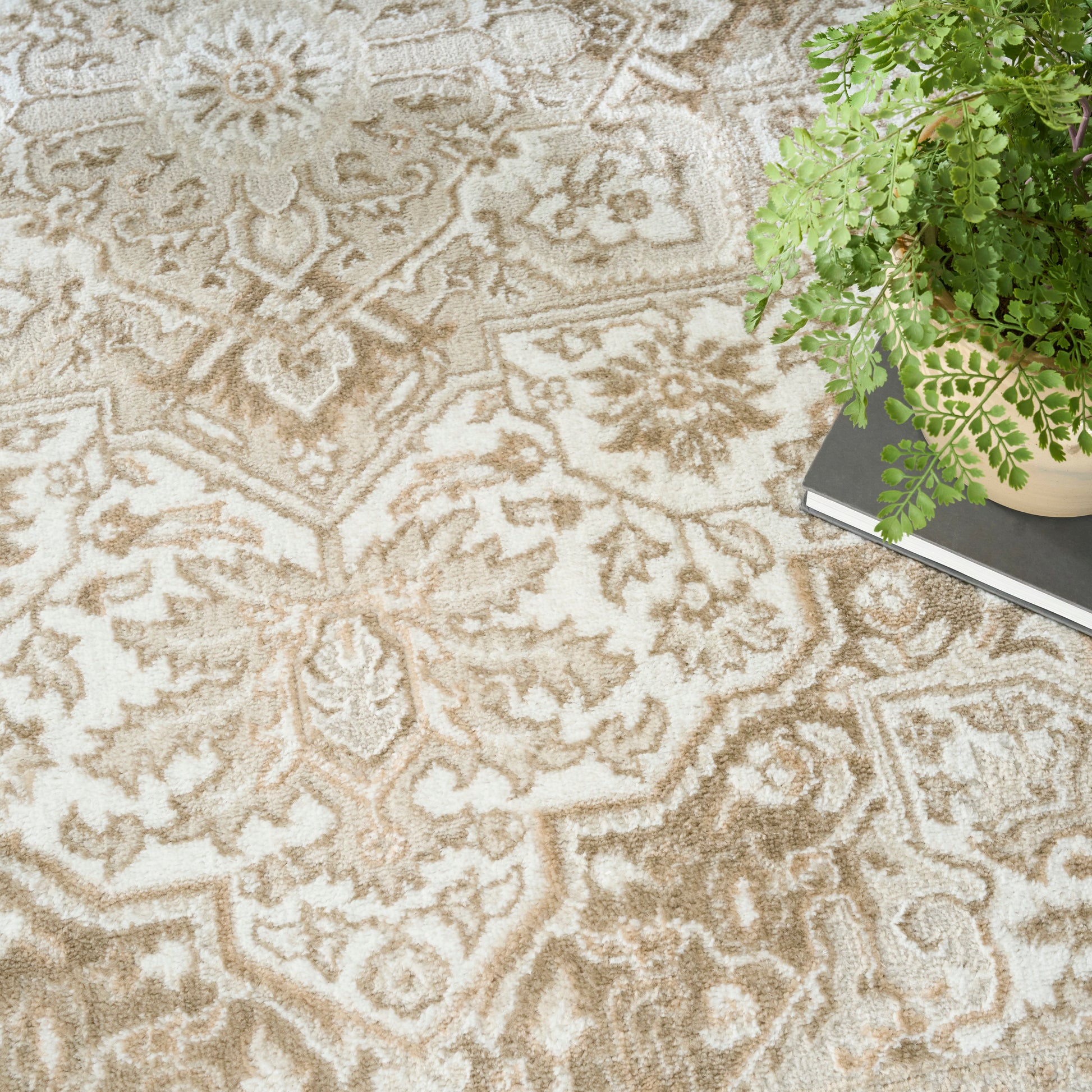 Nourison Home Dekor  Ivory Taupe  Traditional