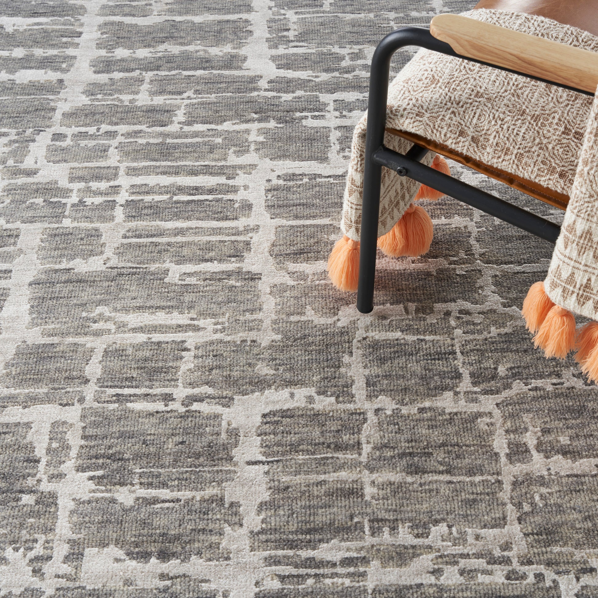 Nourison Home Luna  Grey Silver  Contemporary