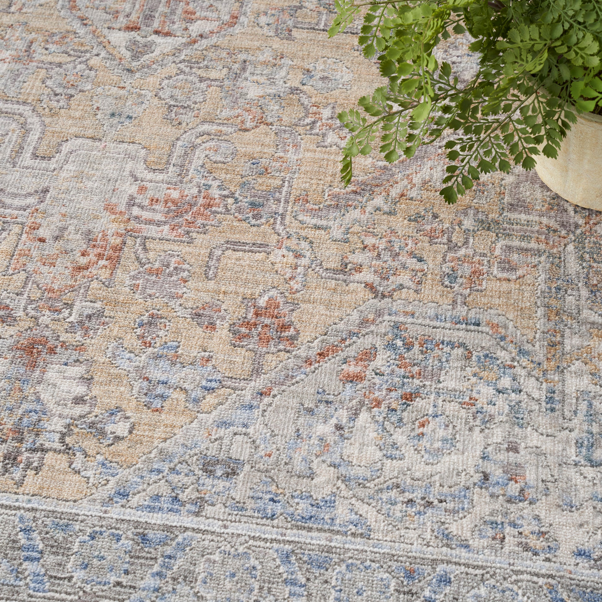 Nourison Home Elegant Heirlooms  Grey Gold  Traditional