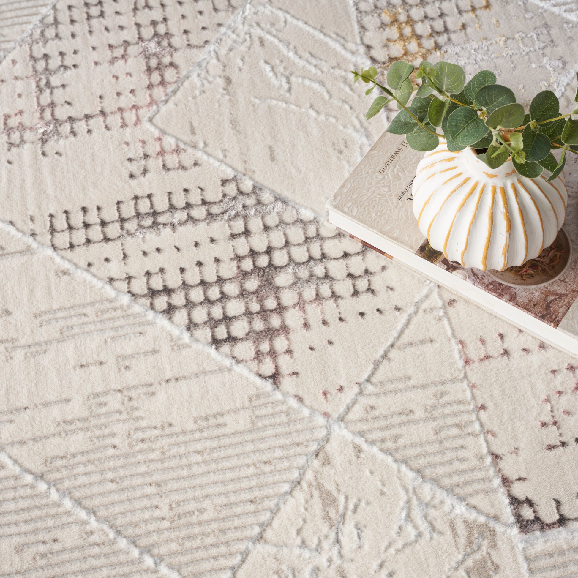 Nourison Home Glitz  Ivory Multicolor  Contemporary