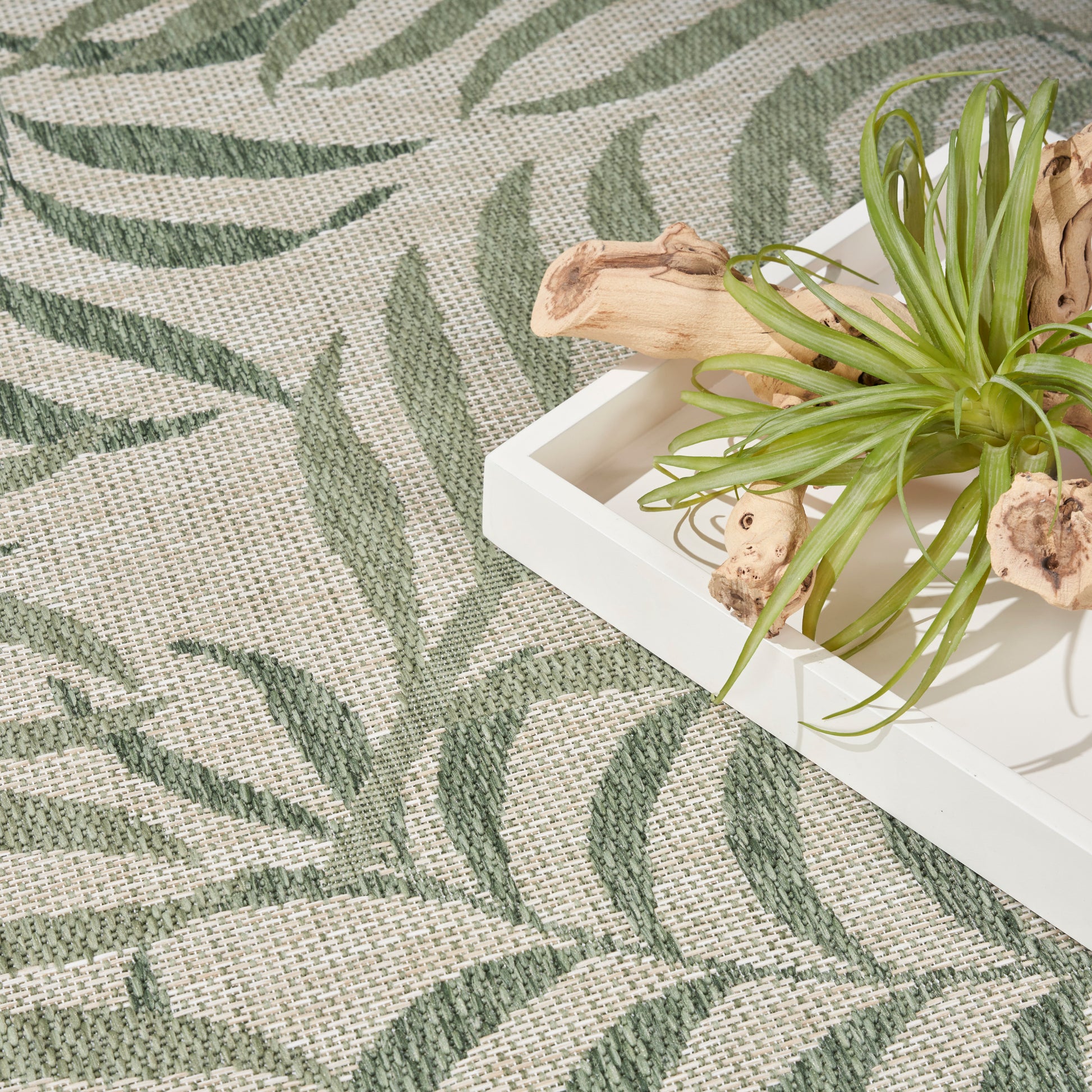Nourison Home Garden Oasis  Ivory Green  Contemporary