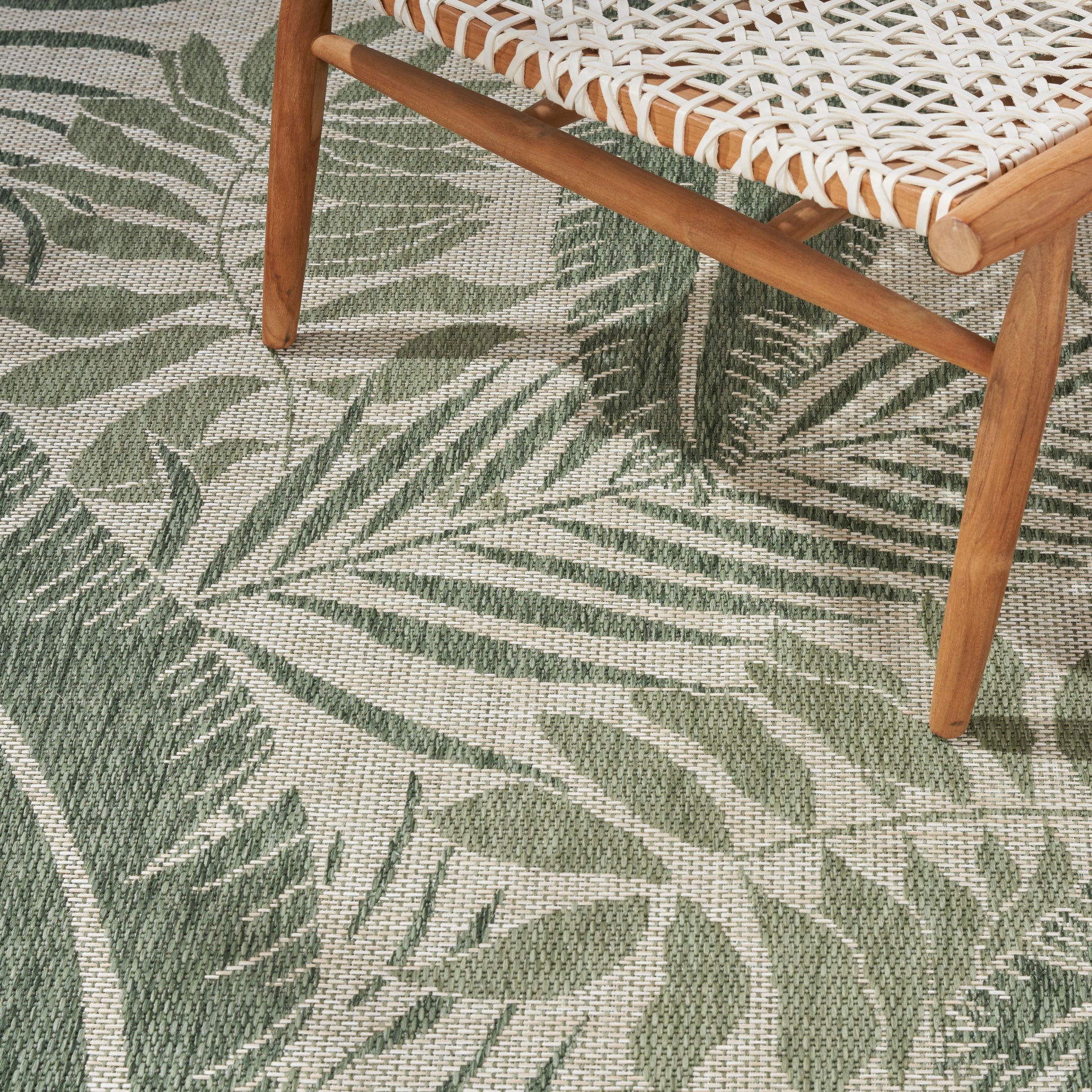 Nourison Home Garden Oasis  Ivory Green  Contemporary