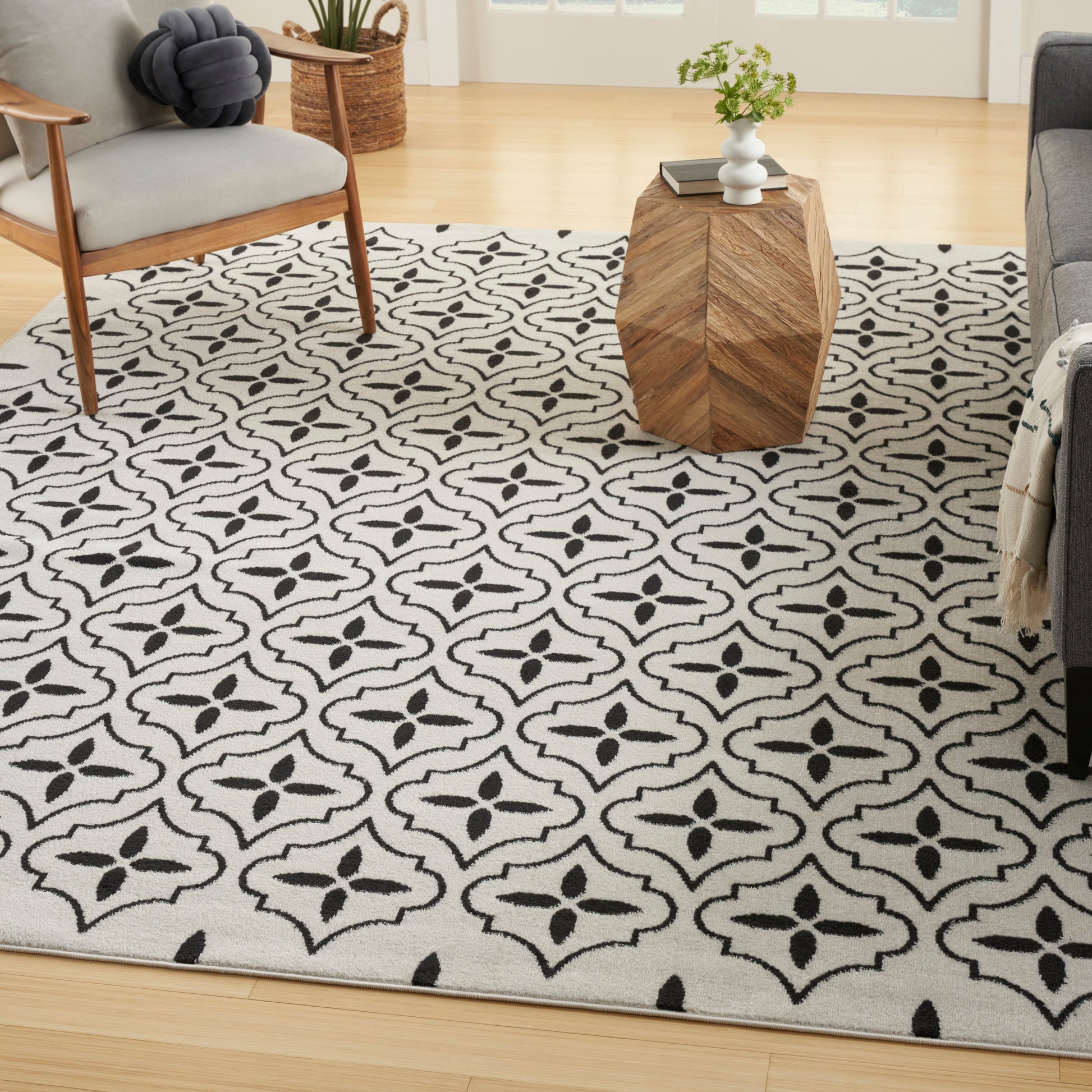 Nourison Home Nourison Essentials  Ivory Black  Contemporary