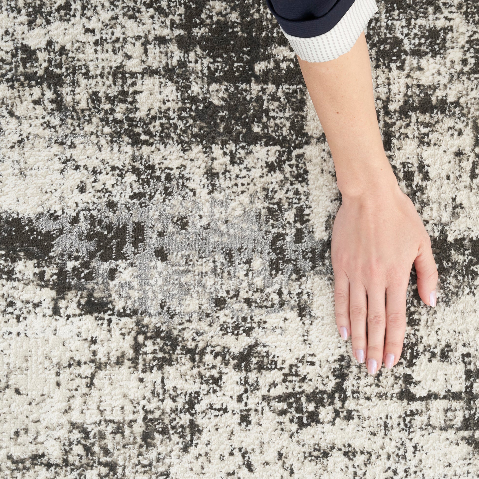 Nourison Home Desire  Grey Ivory  Contemporary