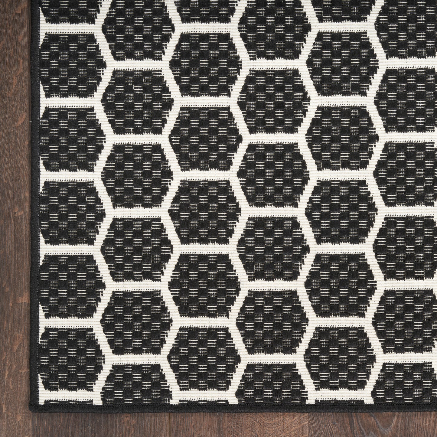 Nourison Home Twist Reversible  Black  Contemporary