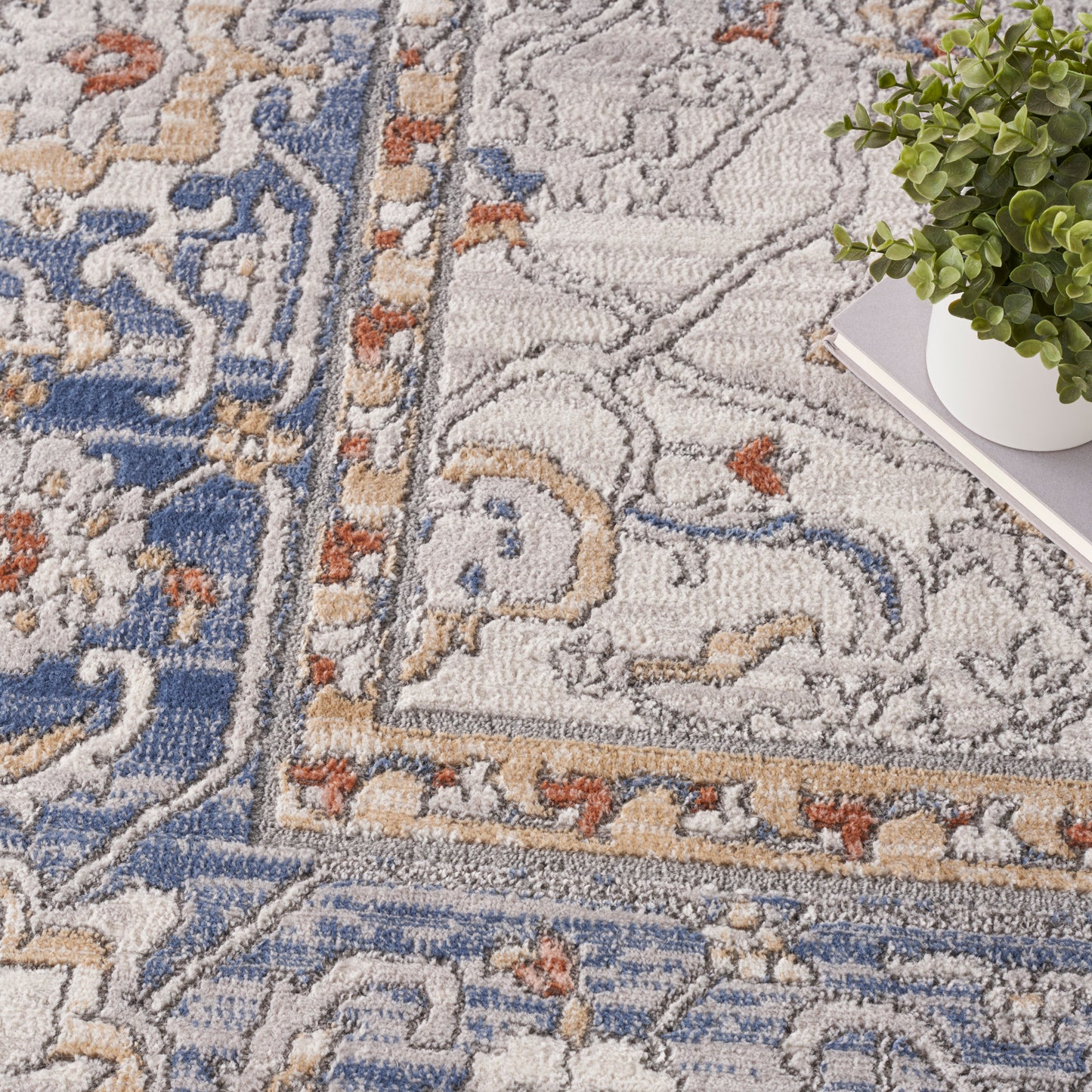 Nourison Home Series 4  Cream Blue  Traditional