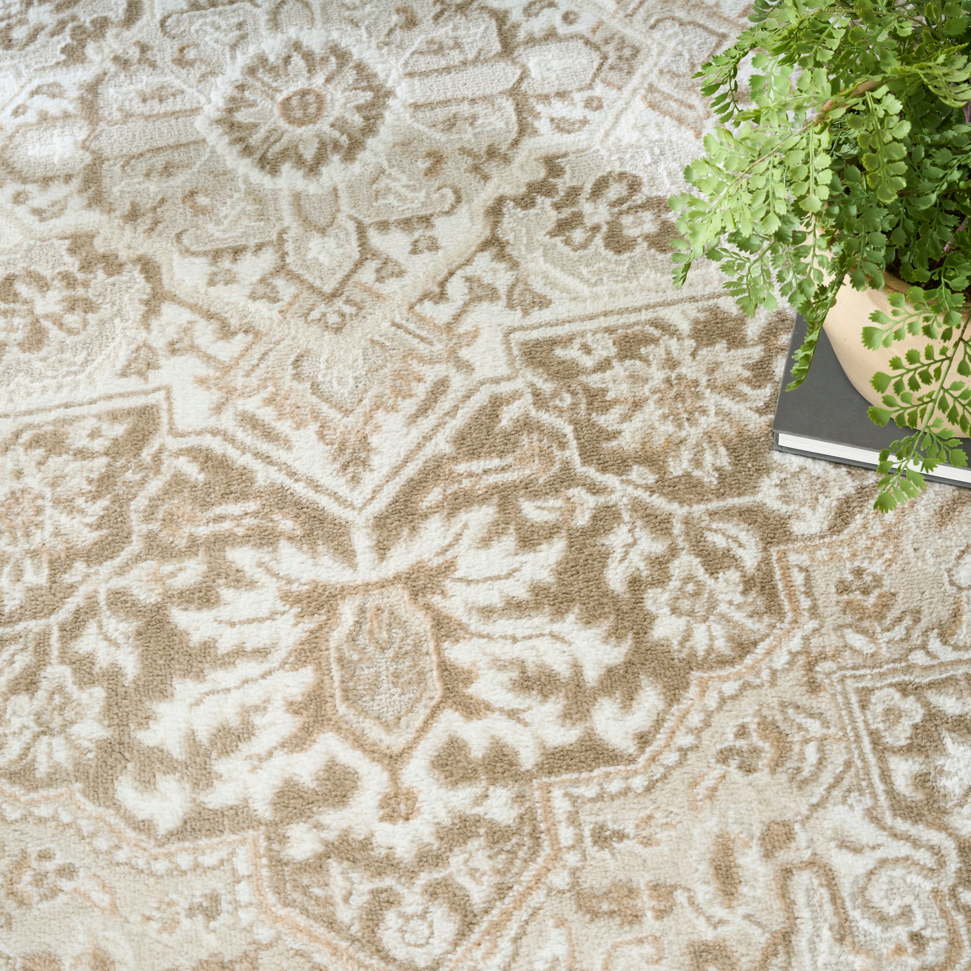 Nourison Home Dekor  Taupe Ivory  Traditional