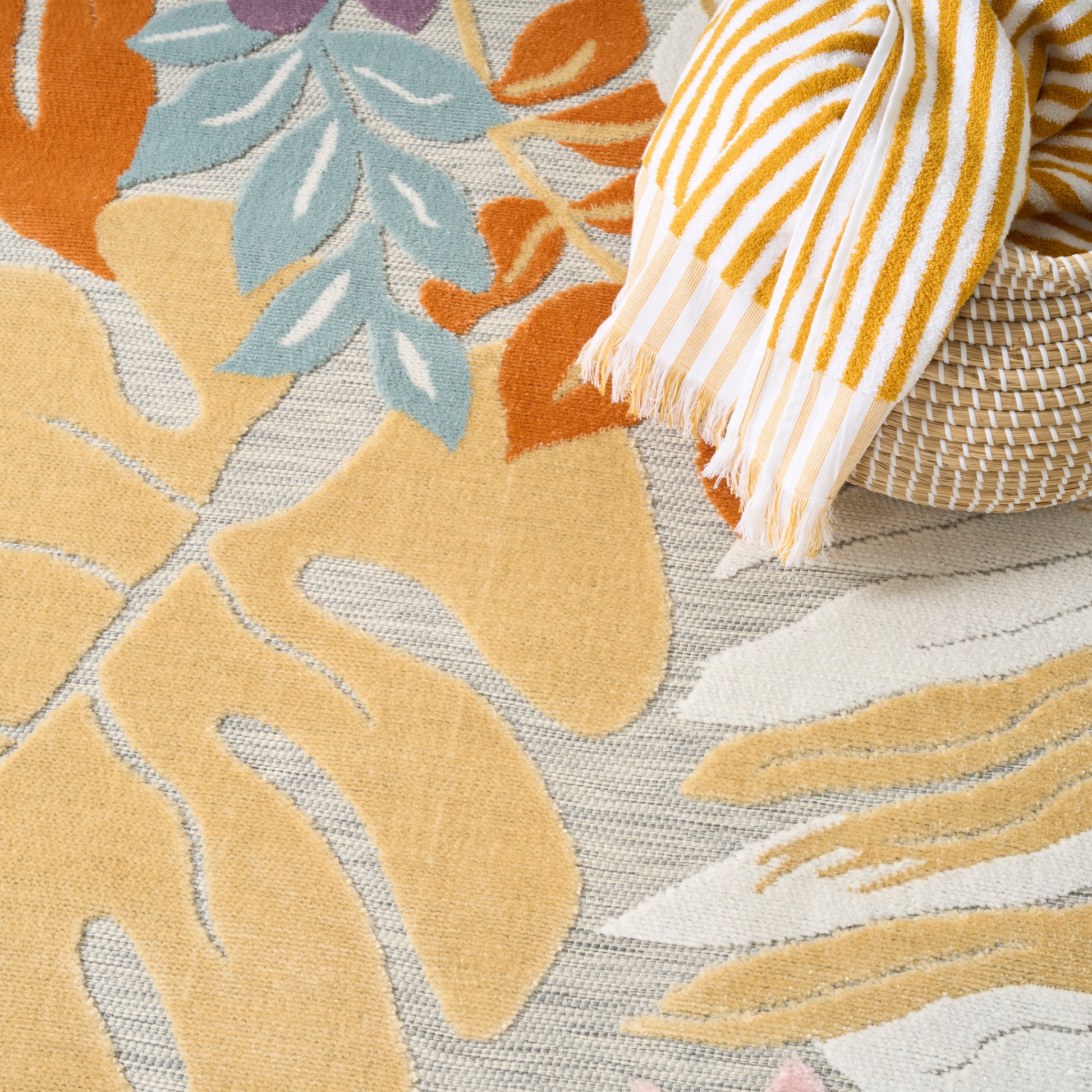 Nourison Home Suncoast  Multicolor  Contemporary