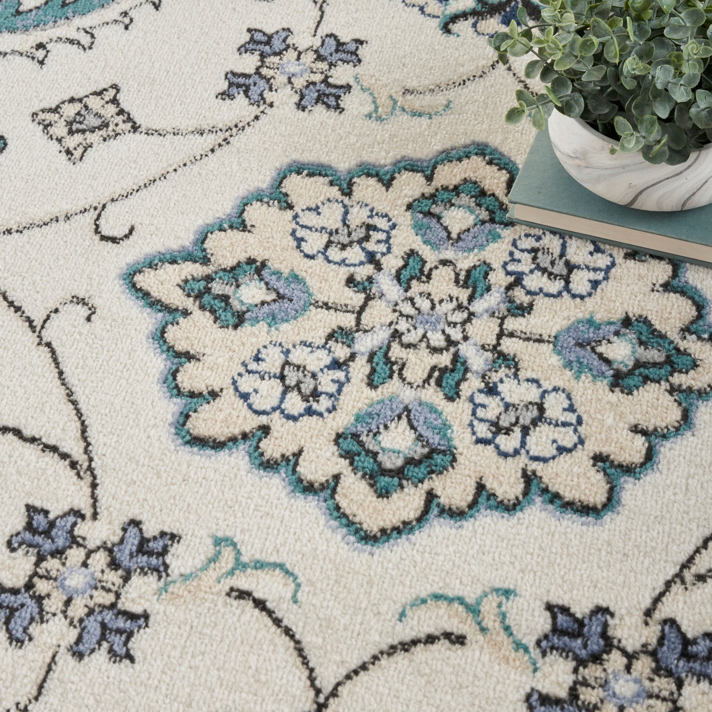 Nourison Home Nourison Essentials  Ivory Blue  Traditional