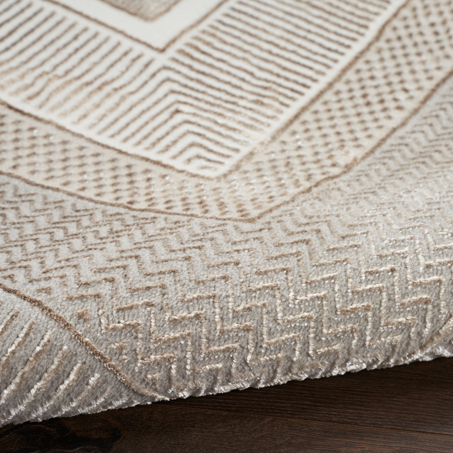 Nourison Home Glitz  Ivory  Contemporary