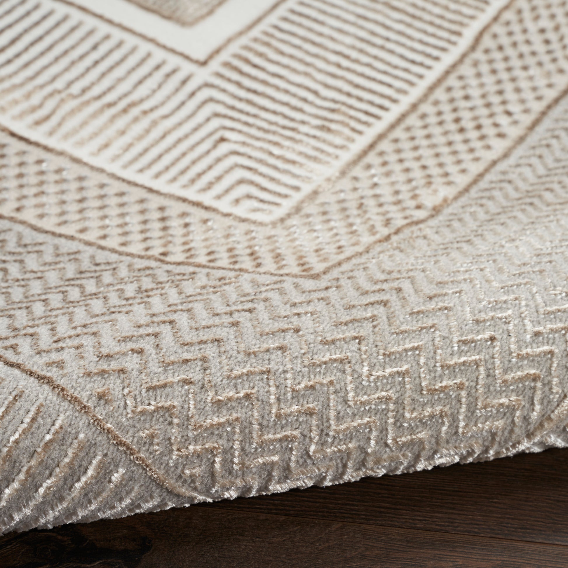 Nourison Home Glitz  Ivory  Contemporary