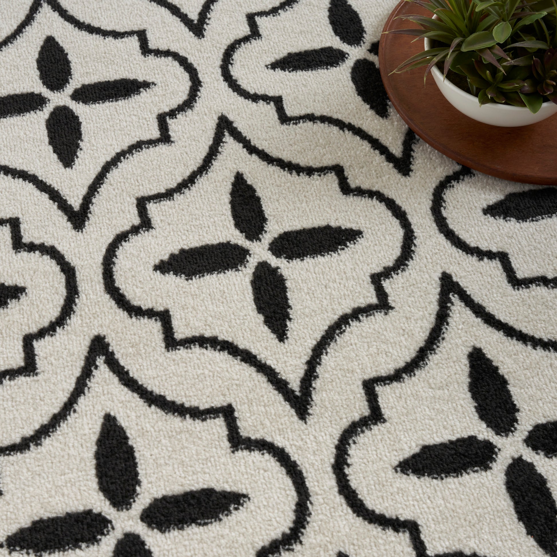 Nourison Home Nourison Essentials  Ivory Black  Contemporary
