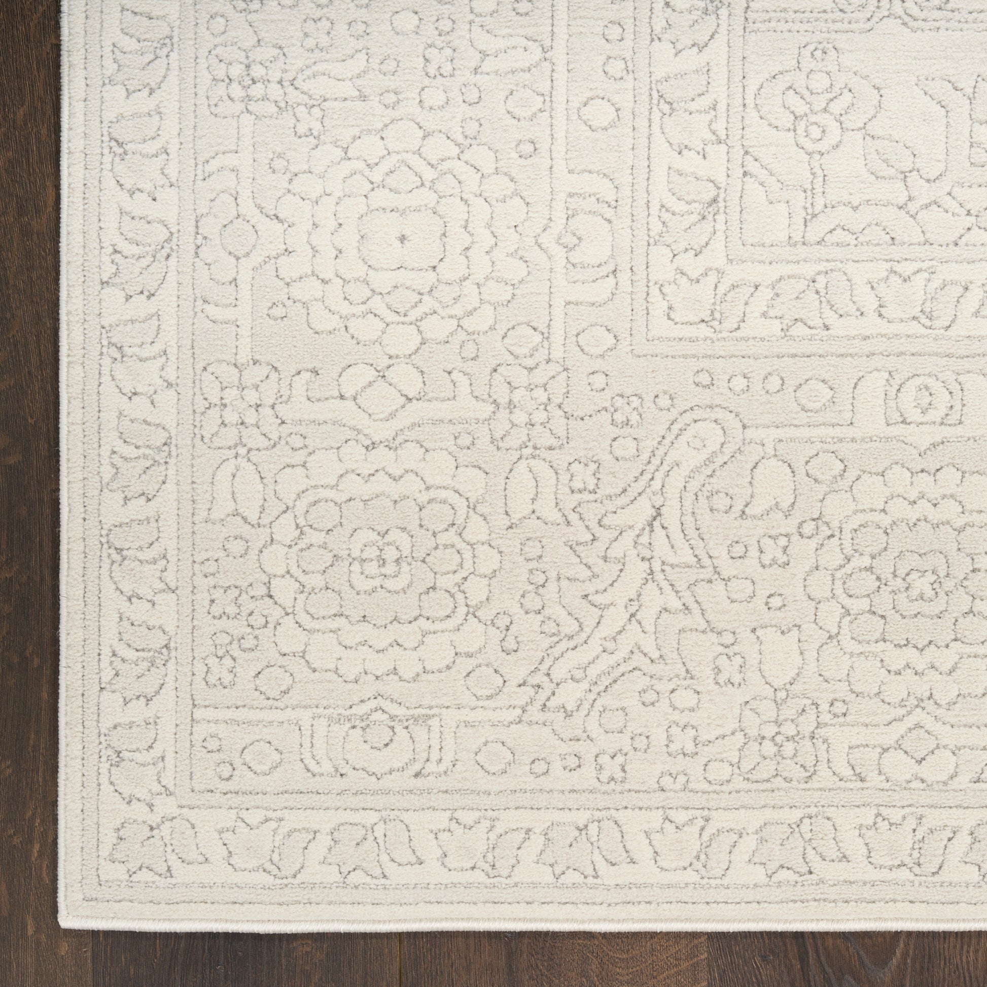 Nourison Home Grace  Ivory Light Grey  Traditional