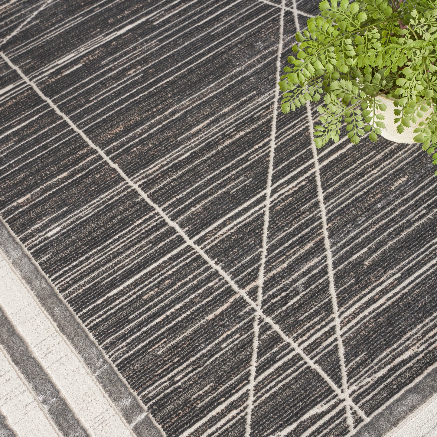 Nourison Home Desire  Charcoal Silver  Contemporary