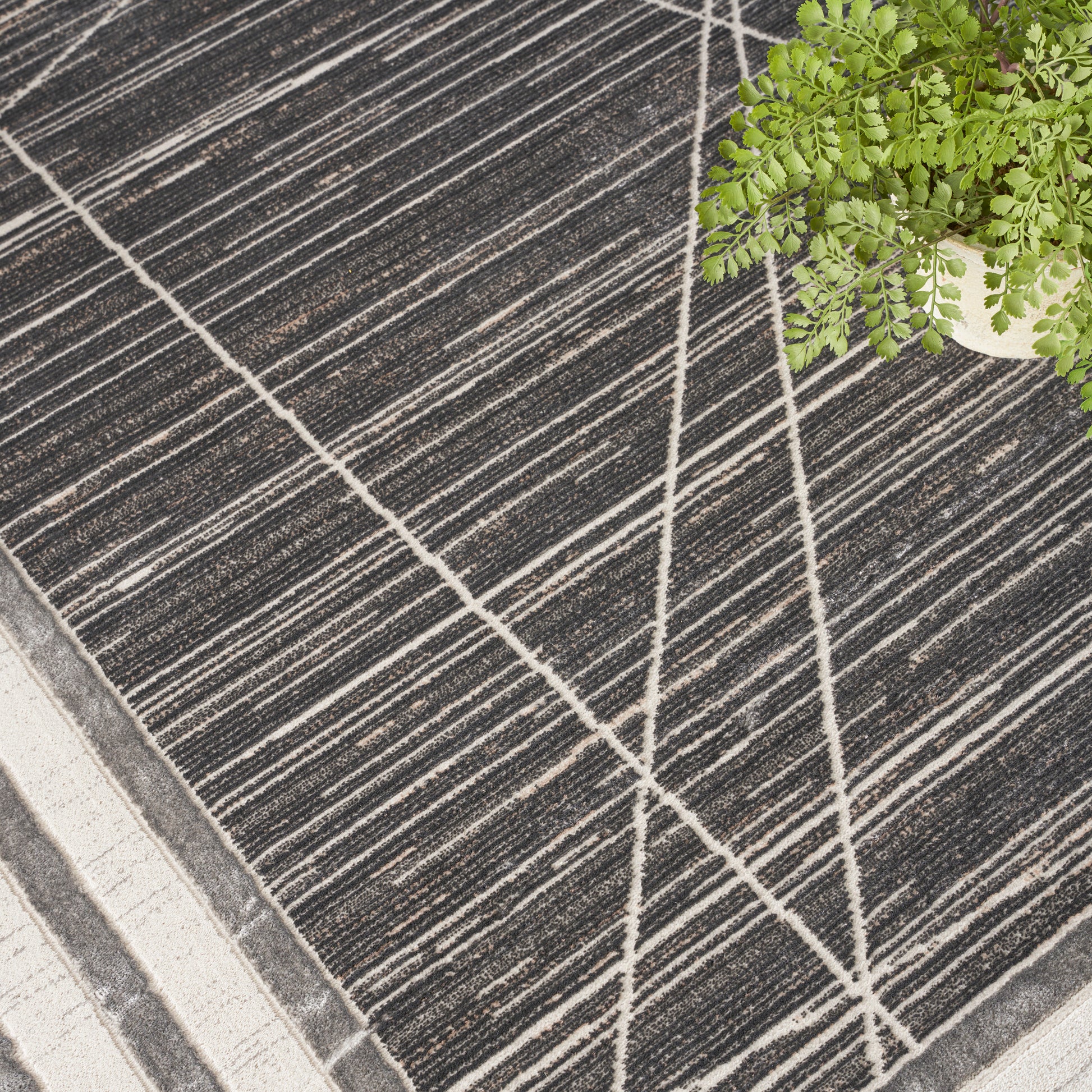 Nourison Home Desire  Charcoal Silver  Contemporary