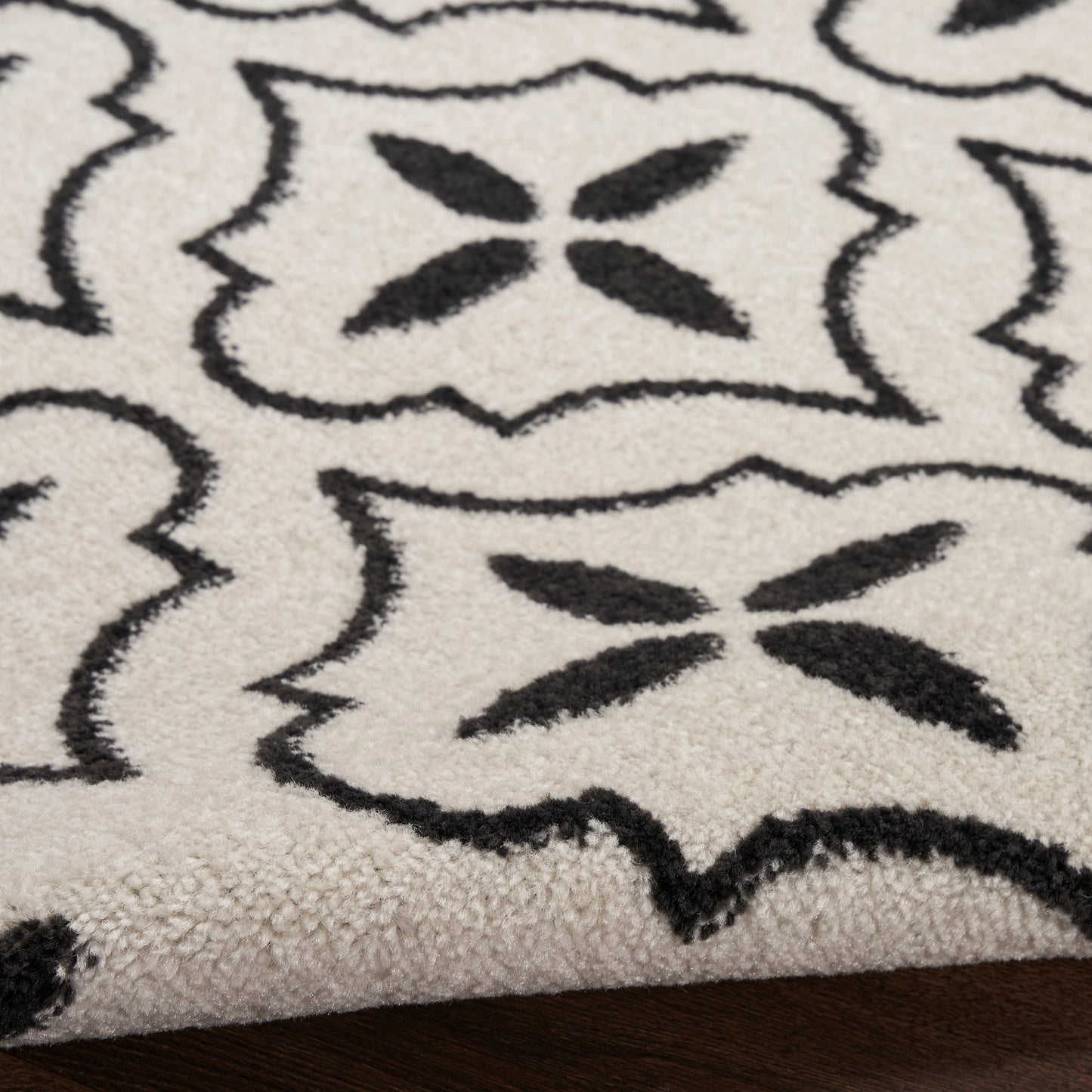 Nourison Home Nourison Essentials  Ivory Black  Contemporary