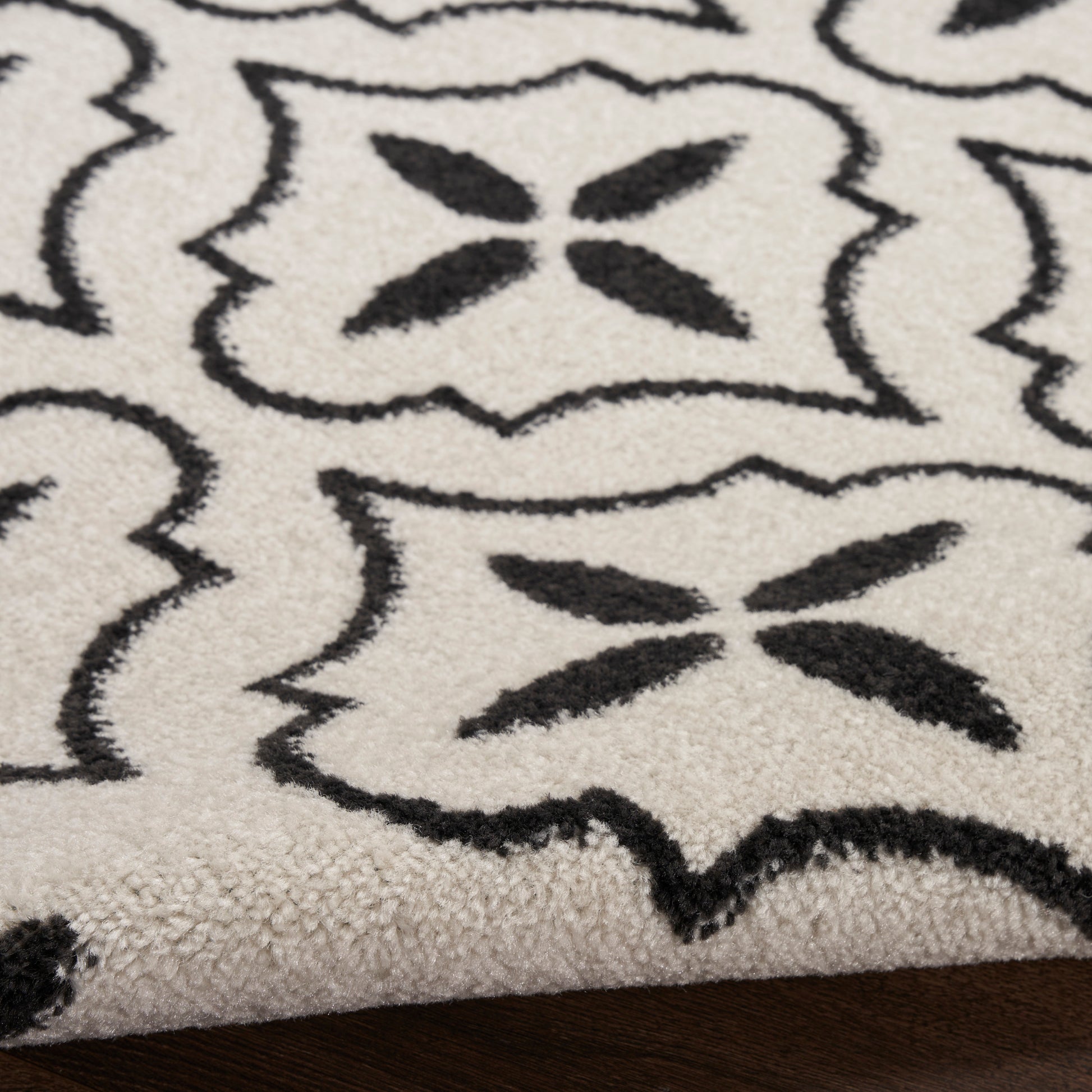 Nourison Home Nourison Essentials  Ivory Black  Contemporary