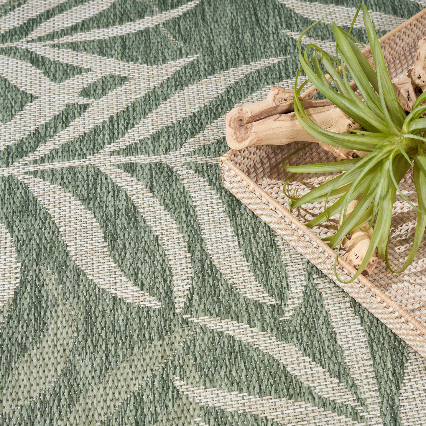 Nourison Home Garden Oasis  Green Ivory  Contemporary