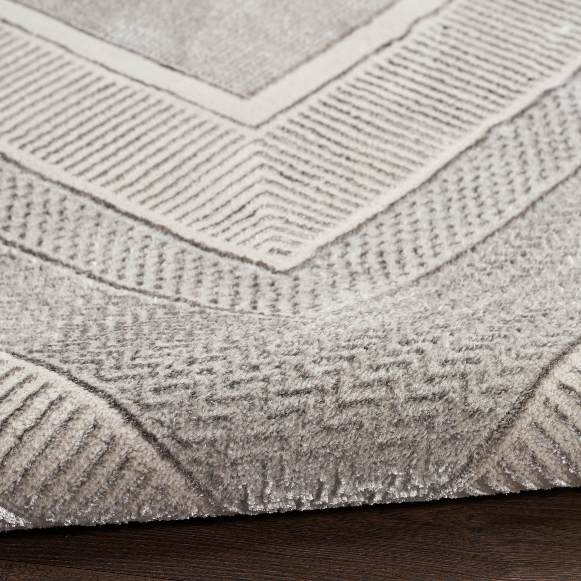 Nourison Home Glitz  Silver  Contemporary