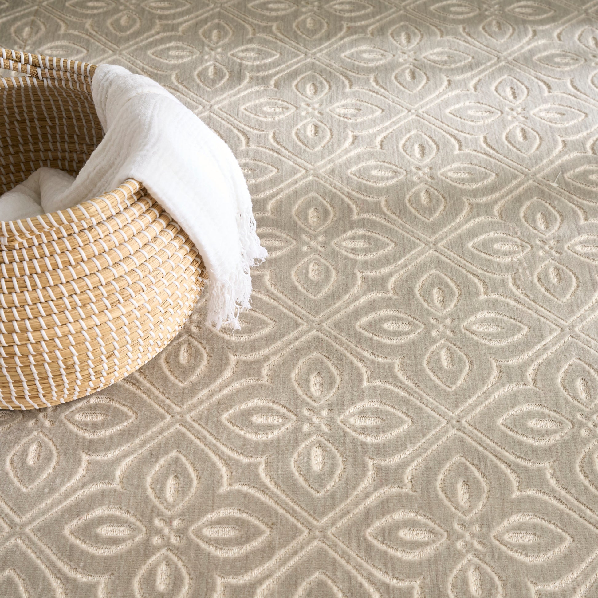 Nourison Home Washable Charm  Silver Ivory  Contemporary