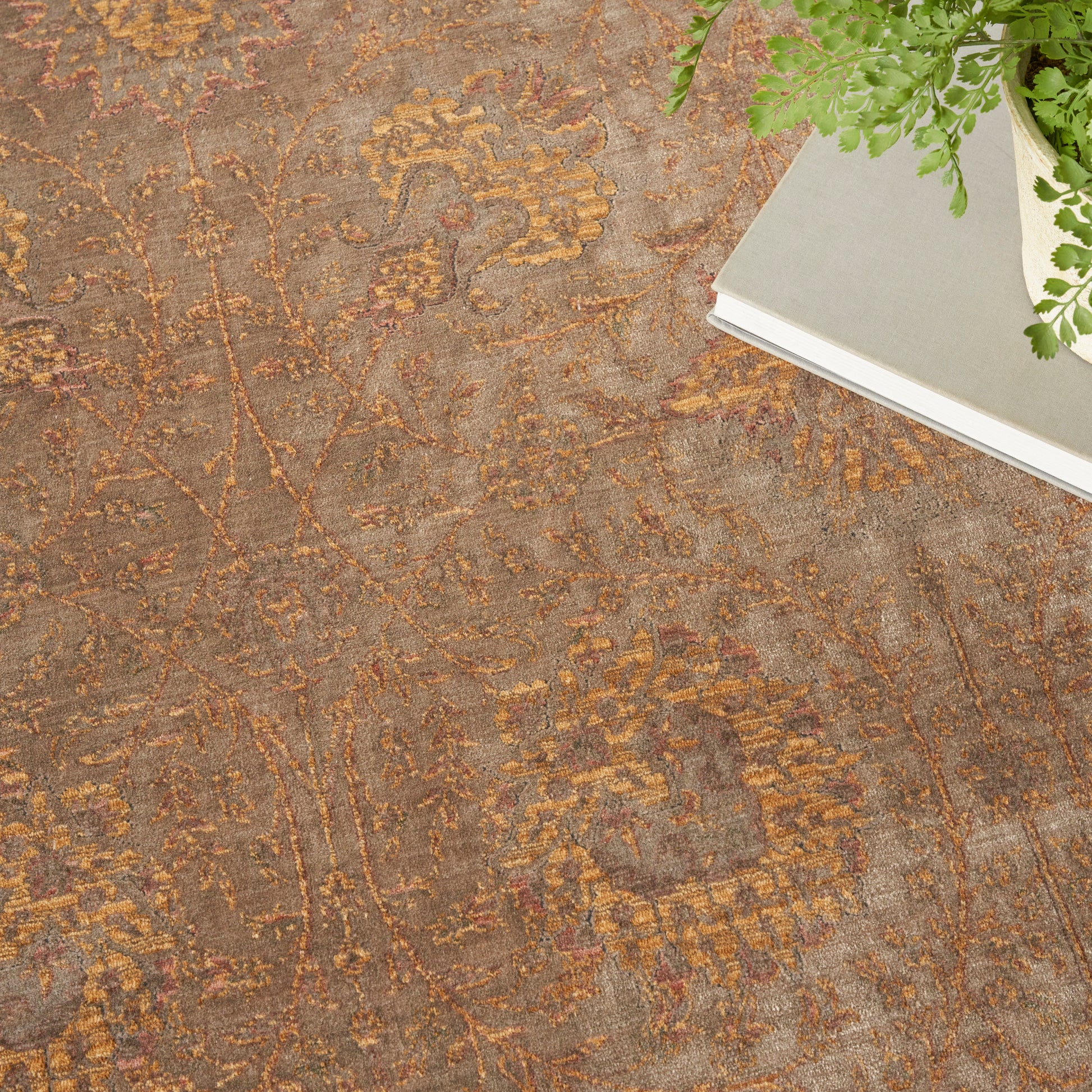 Nourison Home Luxurious  Taupe  Traditional