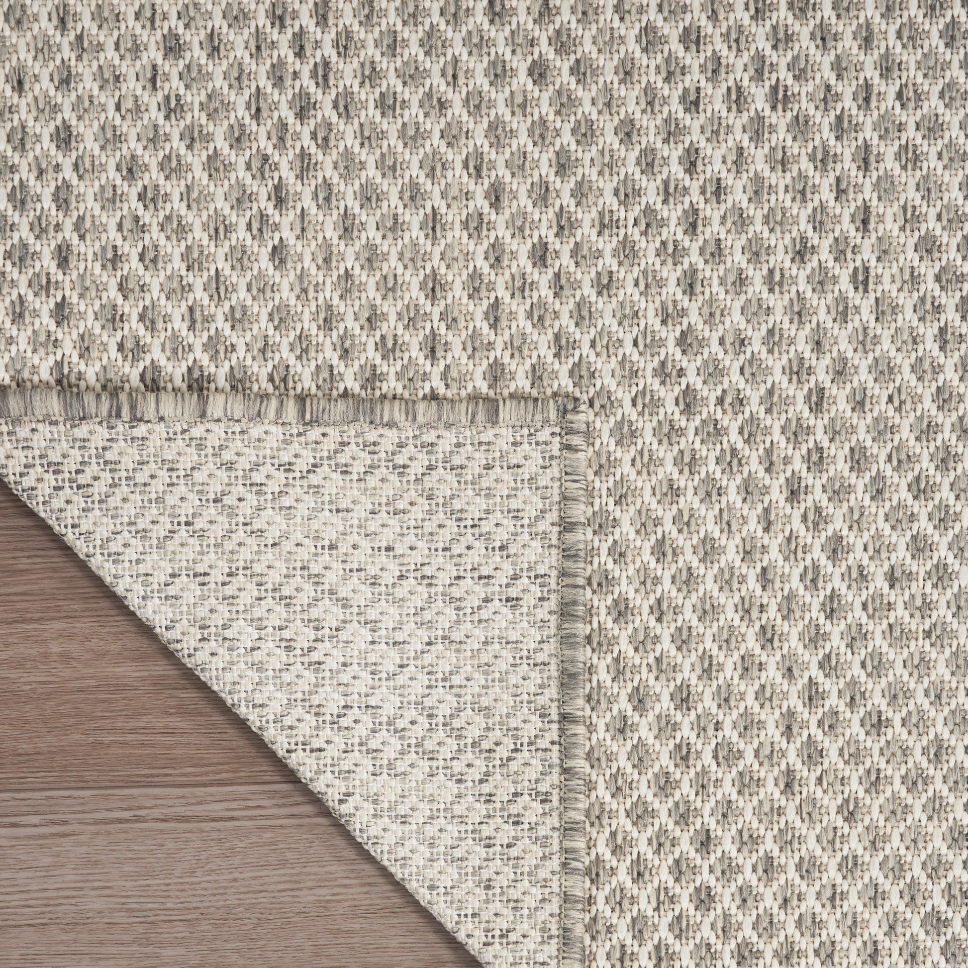 Nourison Home Courtyard  Ivory Silver  Contemporary