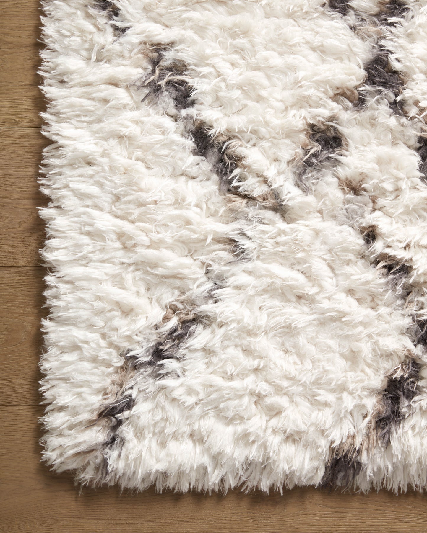 Angela Rose x Loloi Amira  Ivory Bark Shag