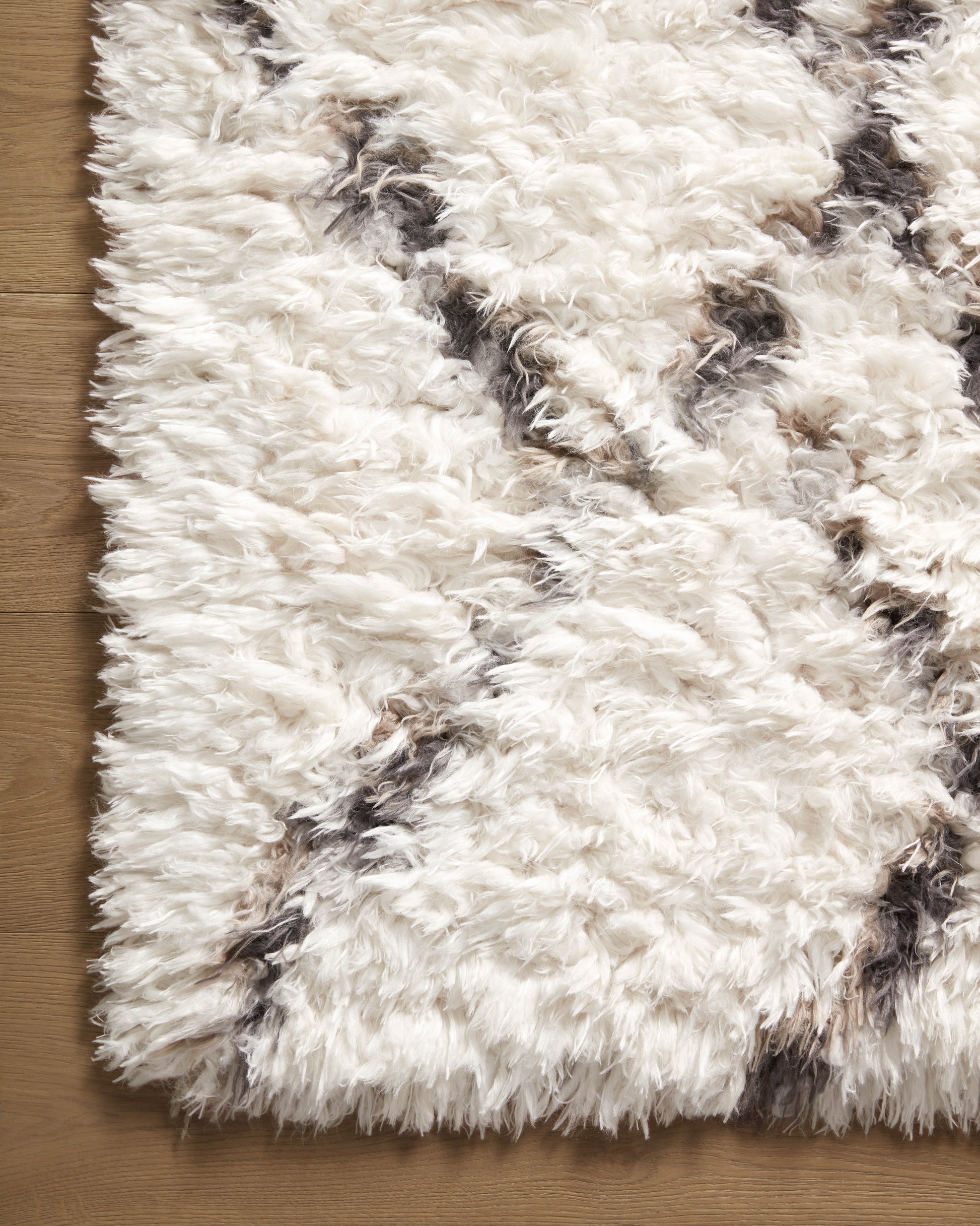 Angela Rose x Loloi Amira  Ivory Bark Shag