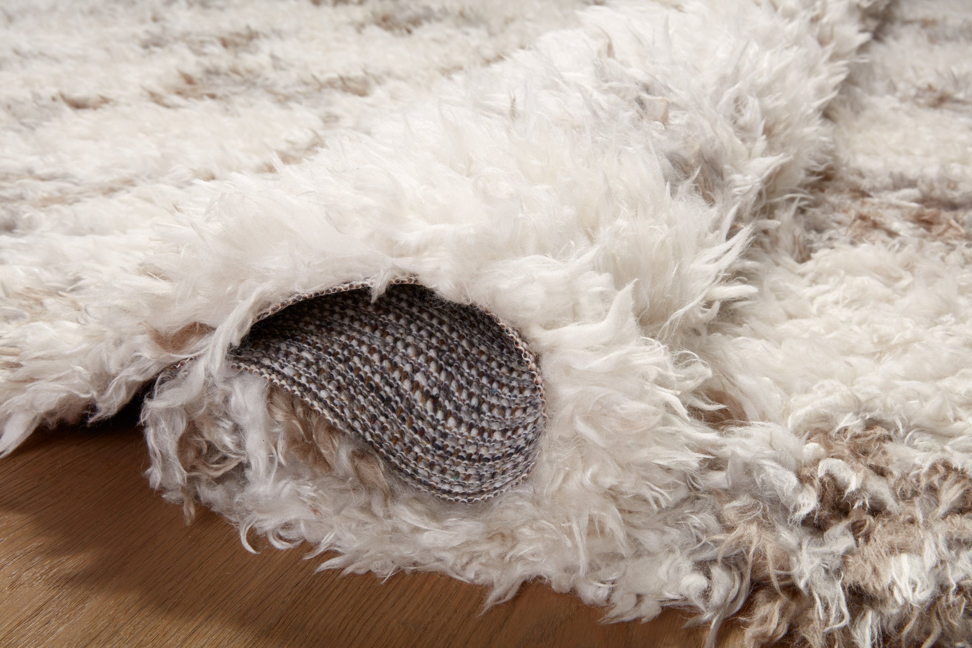 Angela Rose x Loloi Amira  Ivory Pebble Shag