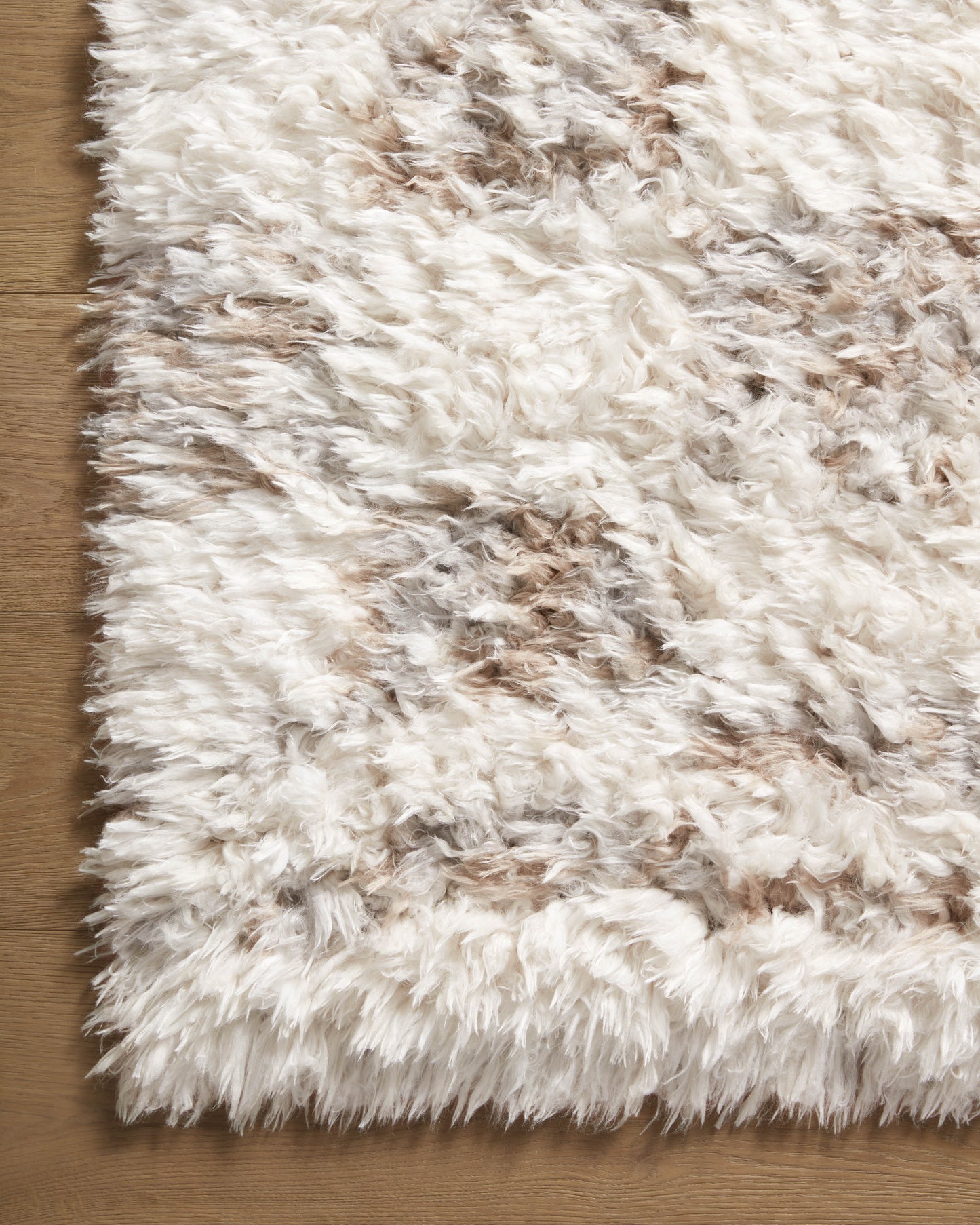 Angela Rose x Loloi Amira  Ivory Pebble Shag